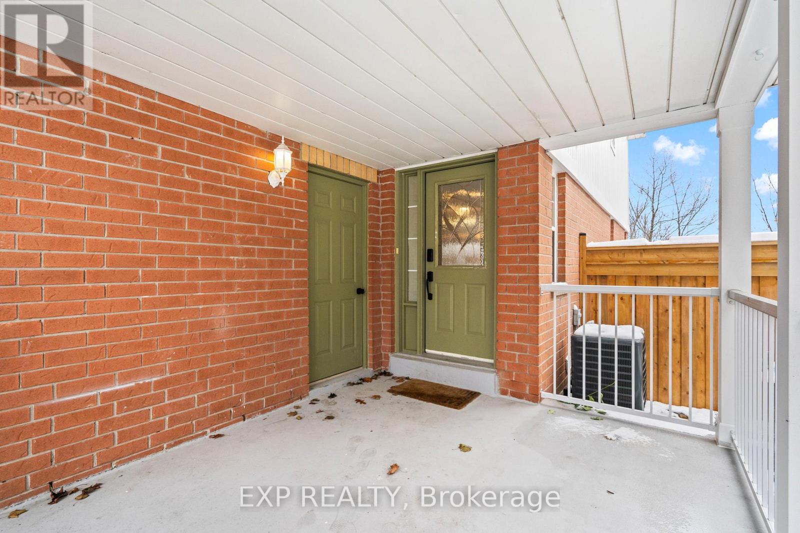 24 - 529 Winkworth Court, Newmarket, Ontario  L3Y 8R2 - Photo 3 - N12543570