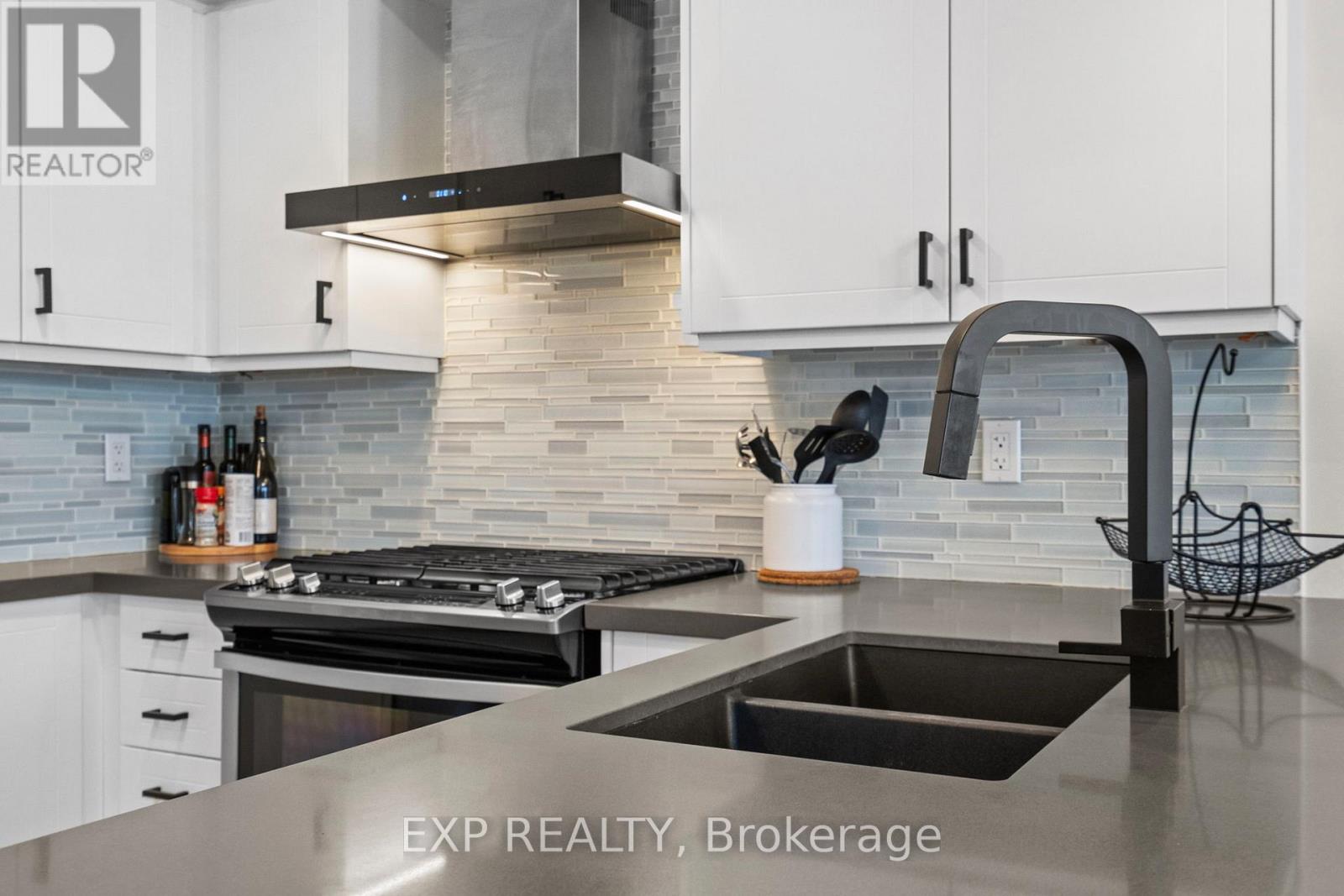 24 - 529 Winkworth Court, Newmarket, Ontario  L3Y 8R2 - Photo 7 - N12543570