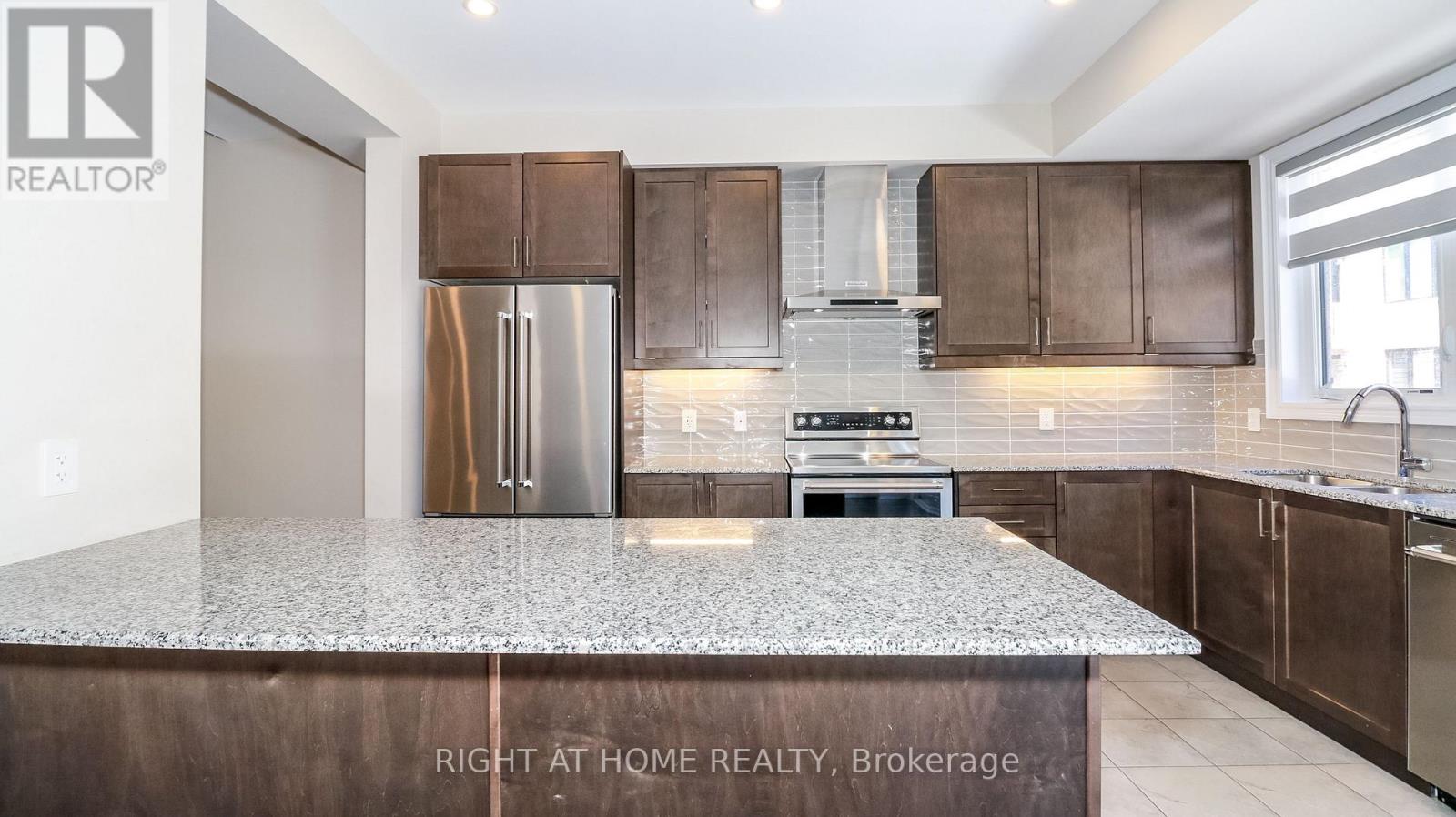 17 Periwinkle Road, Springwater, Ontario L9X 2C8 - Photo 12 - S12543578