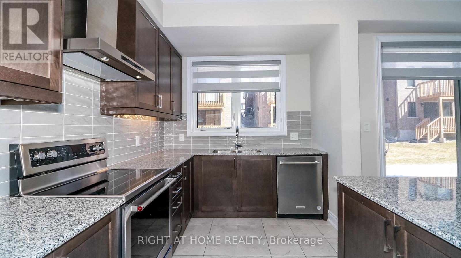 17 Periwinkle Road, Springwater, Ontario L9X 2C8 - Photo 14 - S12543578