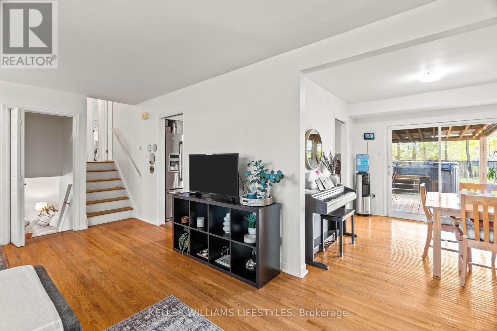 8749 Longwoods Road, Strathroy-Caradoc, Ontario  N0L 1W0 - Photo 14 - X12543644