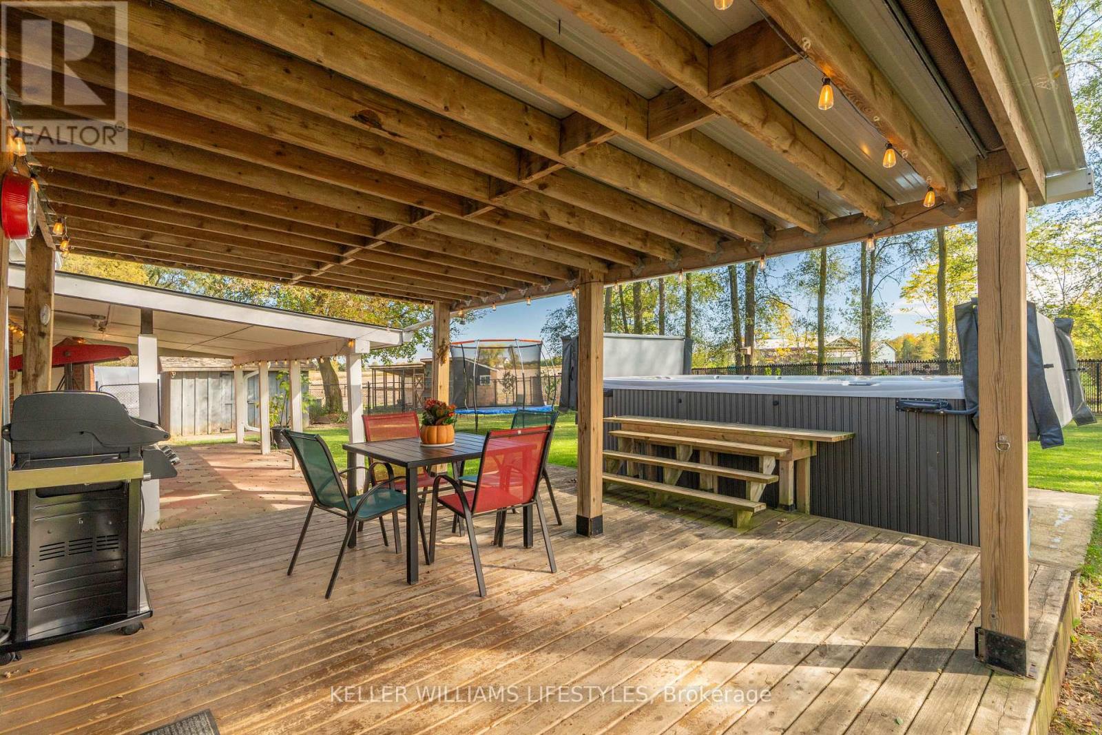 8749 Longwoods Road, Strathroy-Caradoc, Ontario  N0L 1W0 - Photo 25 - X12543644