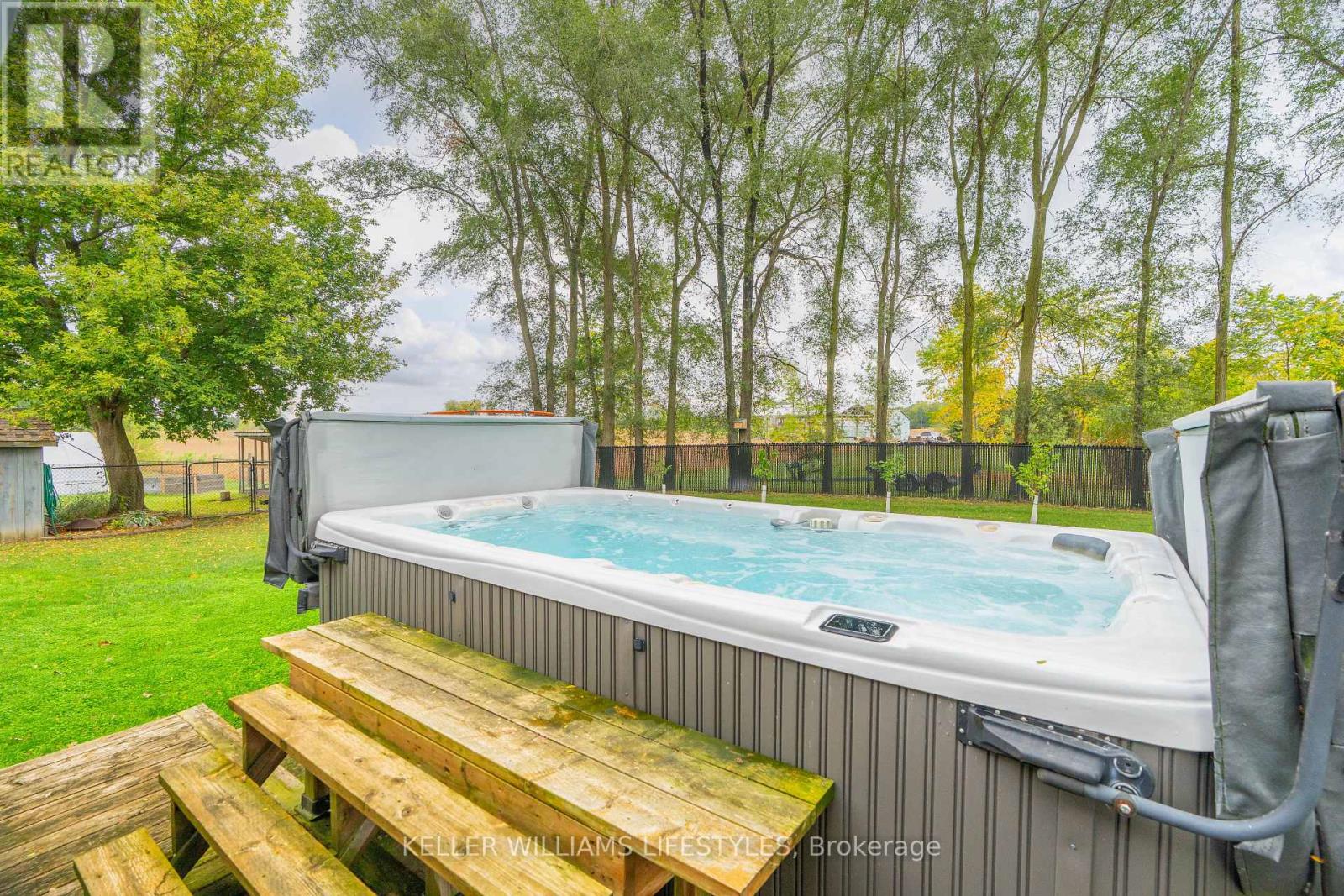 8749 Longwoods Road, Strathroy-Caradoc, Ontario  N0L 1W0 - Photo 27 - X12543644