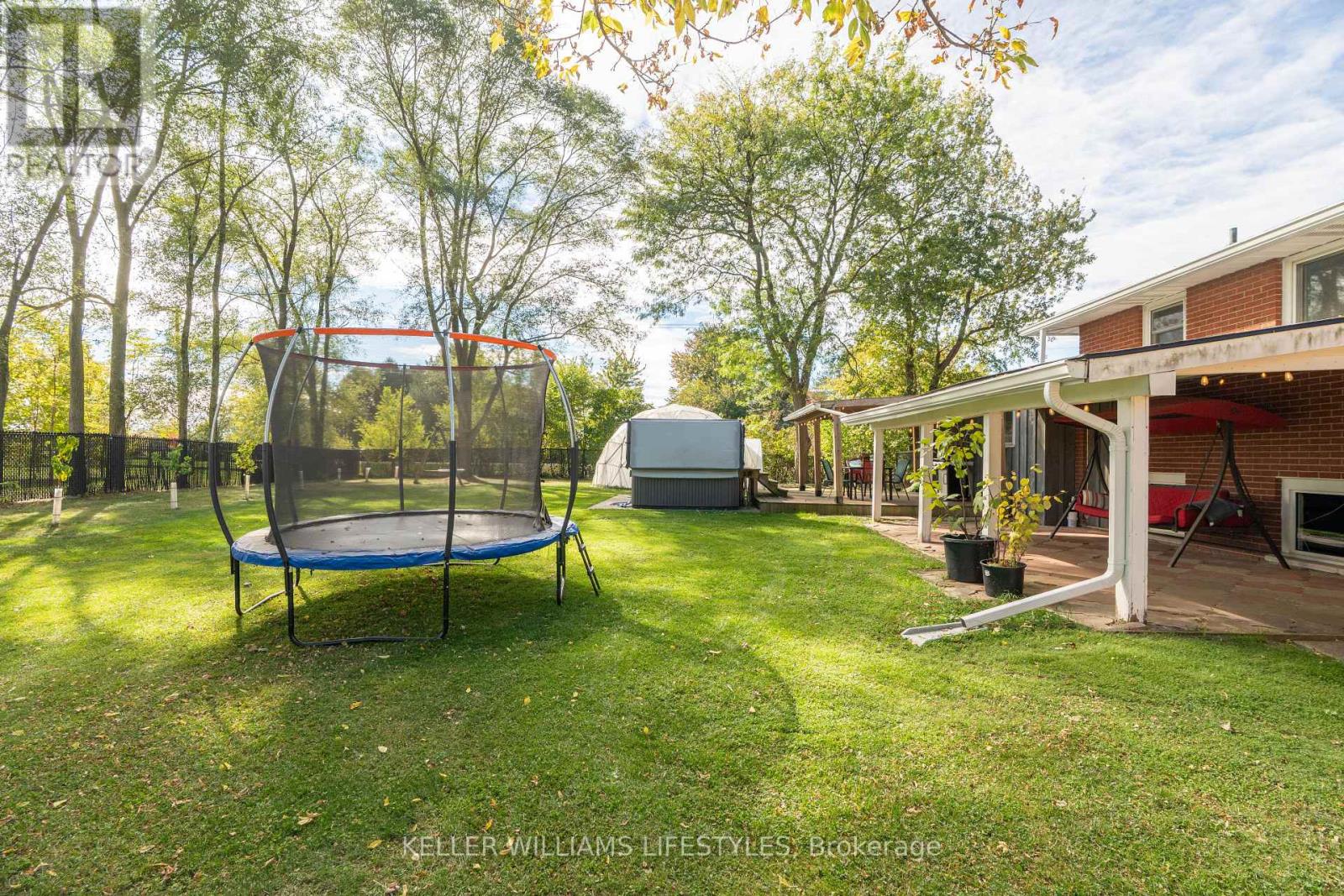 8749 Longwoods Road, Strathroy-Caradoc, Ontario  N0L 1W0 - Photo 30 - X12543644