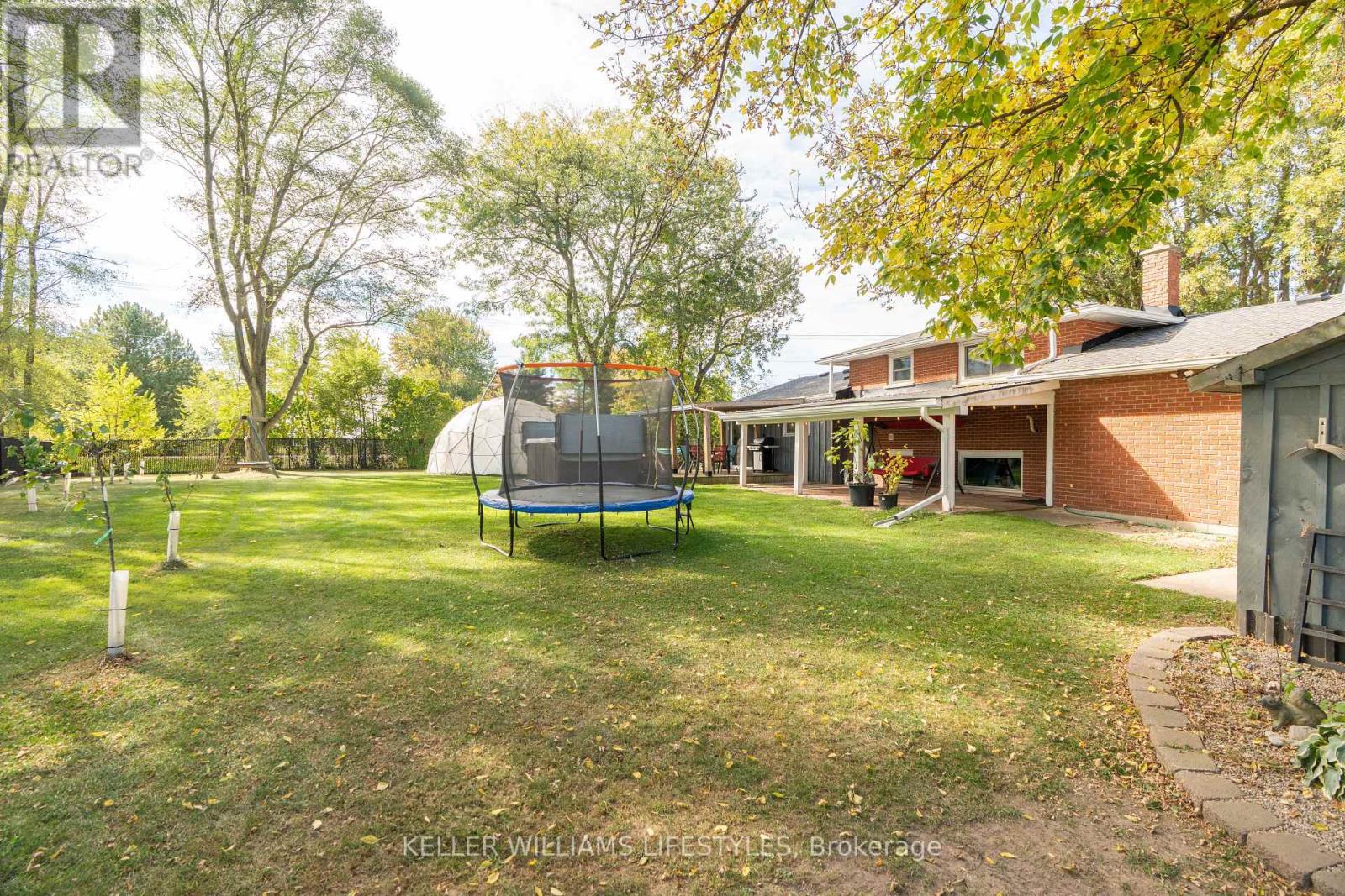 8749 Longwoods Road, Strathroy-Caradoc, Ontario  N0L 1W0 - Photo 32 - X12543644