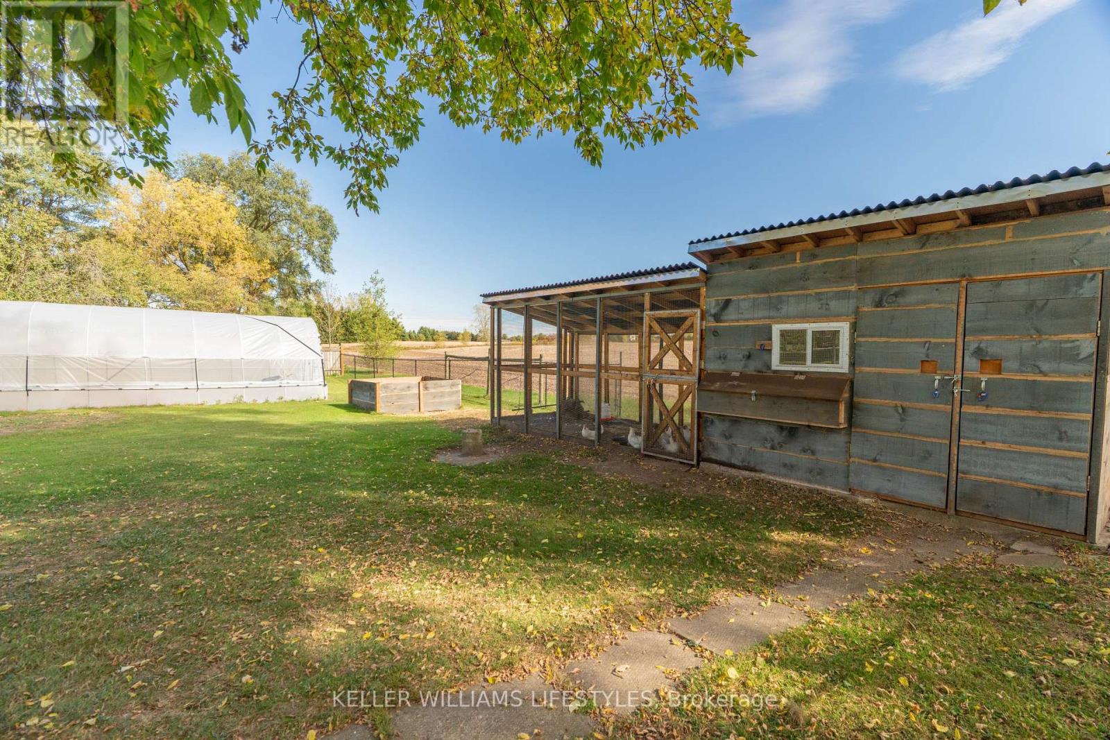 8749 Longwoods Road, Strathroy-Caradoc, Ontario  N0L 1W0 - Photo 33 - X12543644