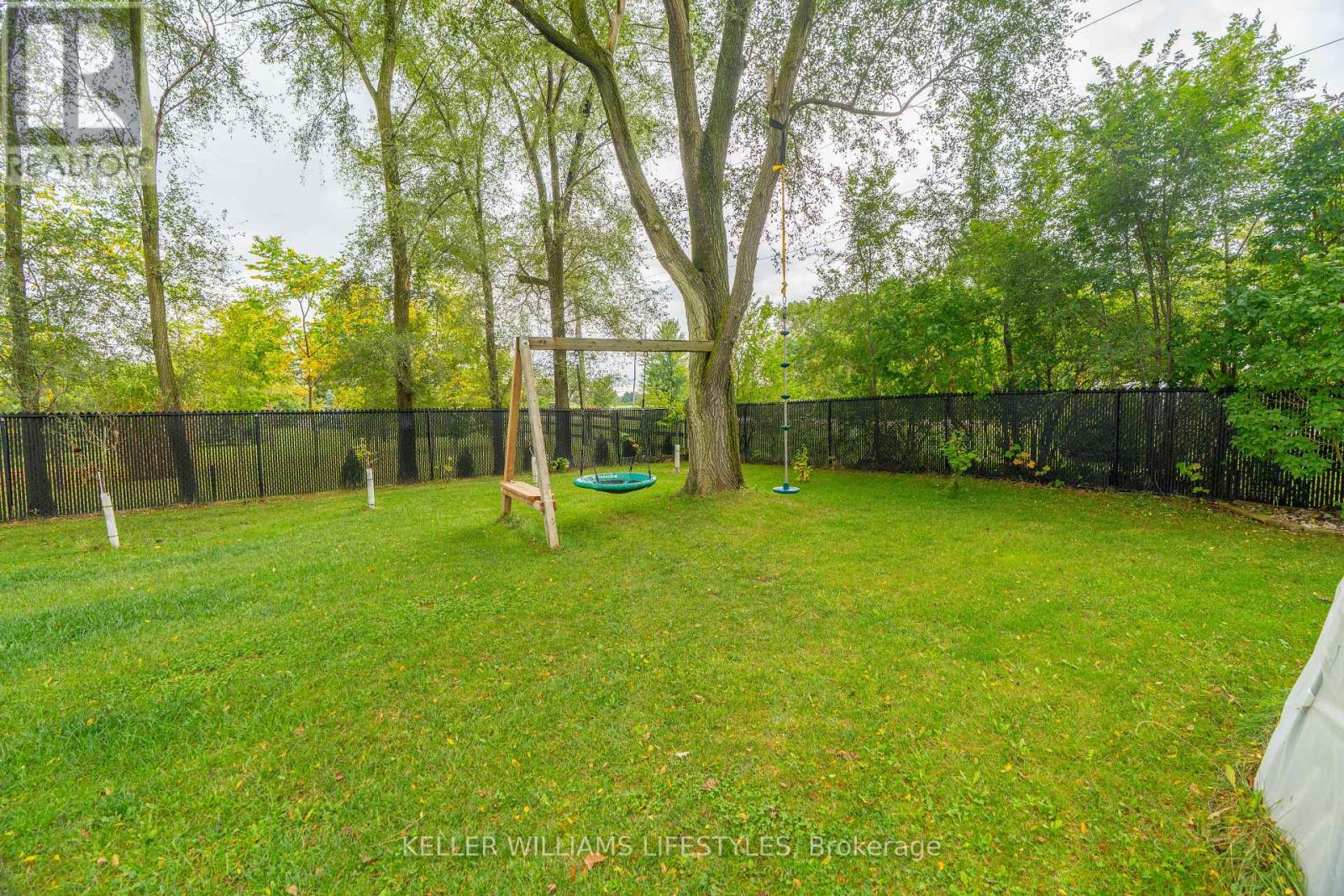 8749 Longwoods Road, Strathroy-Caradoc, Ontario  N0L 1W0 - Photo 34 - X12543644