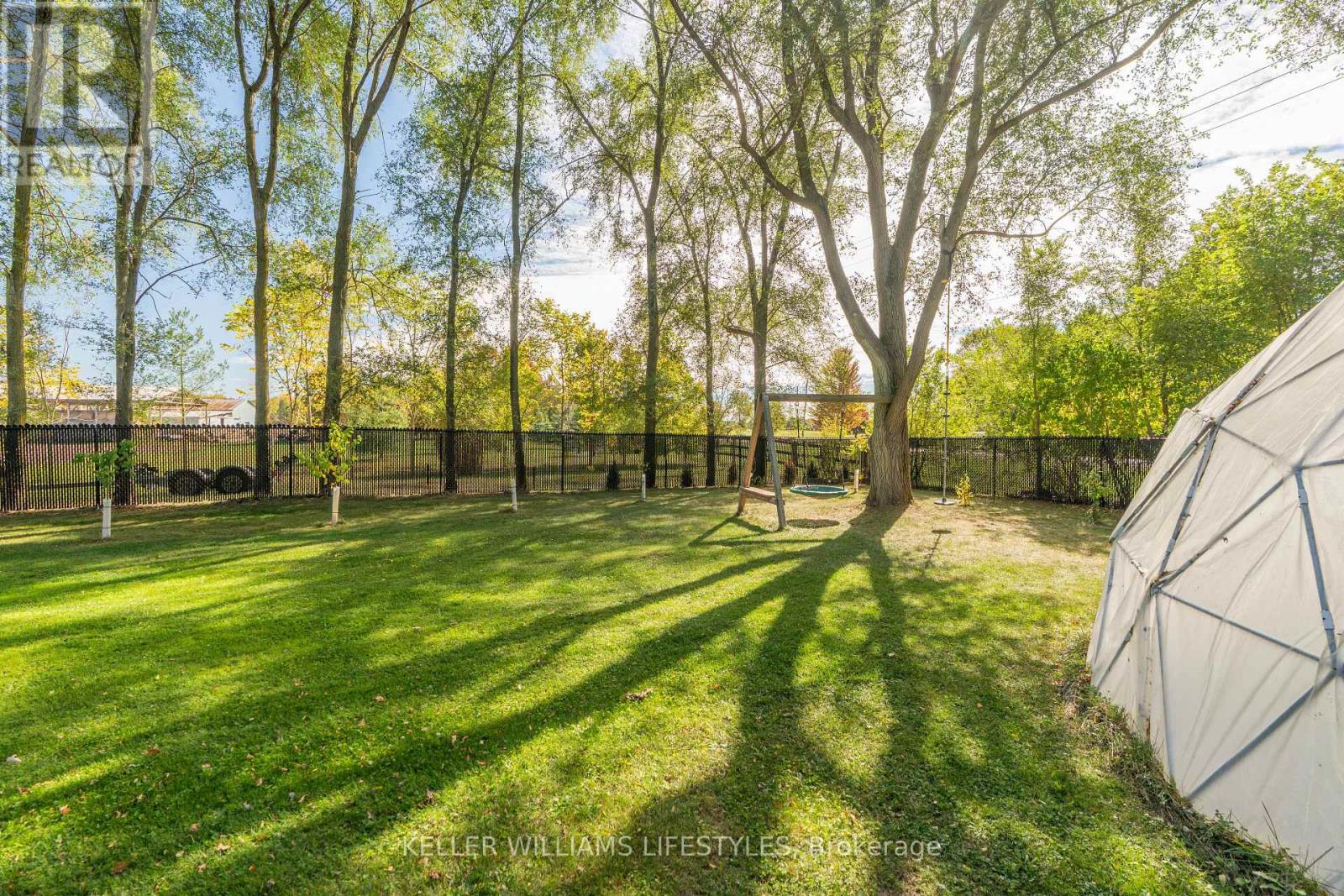 8749 Longwoods Road, Strathroy-Caradoc, Ontario  N0L 1W0 - Photo 35 - X12543644