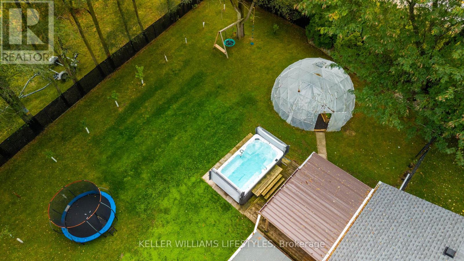 8749 Longwoods Road, Strathroy-Caradoc, Ontario  N0L 1W0 - Photo 36 - X12543644