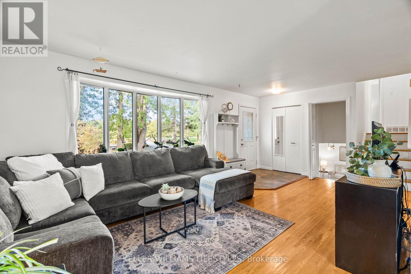 8749 Longwoods Road, Strathroy-Caradoc, Ontario  N0L 1W0 - Photo 6 - X12543644