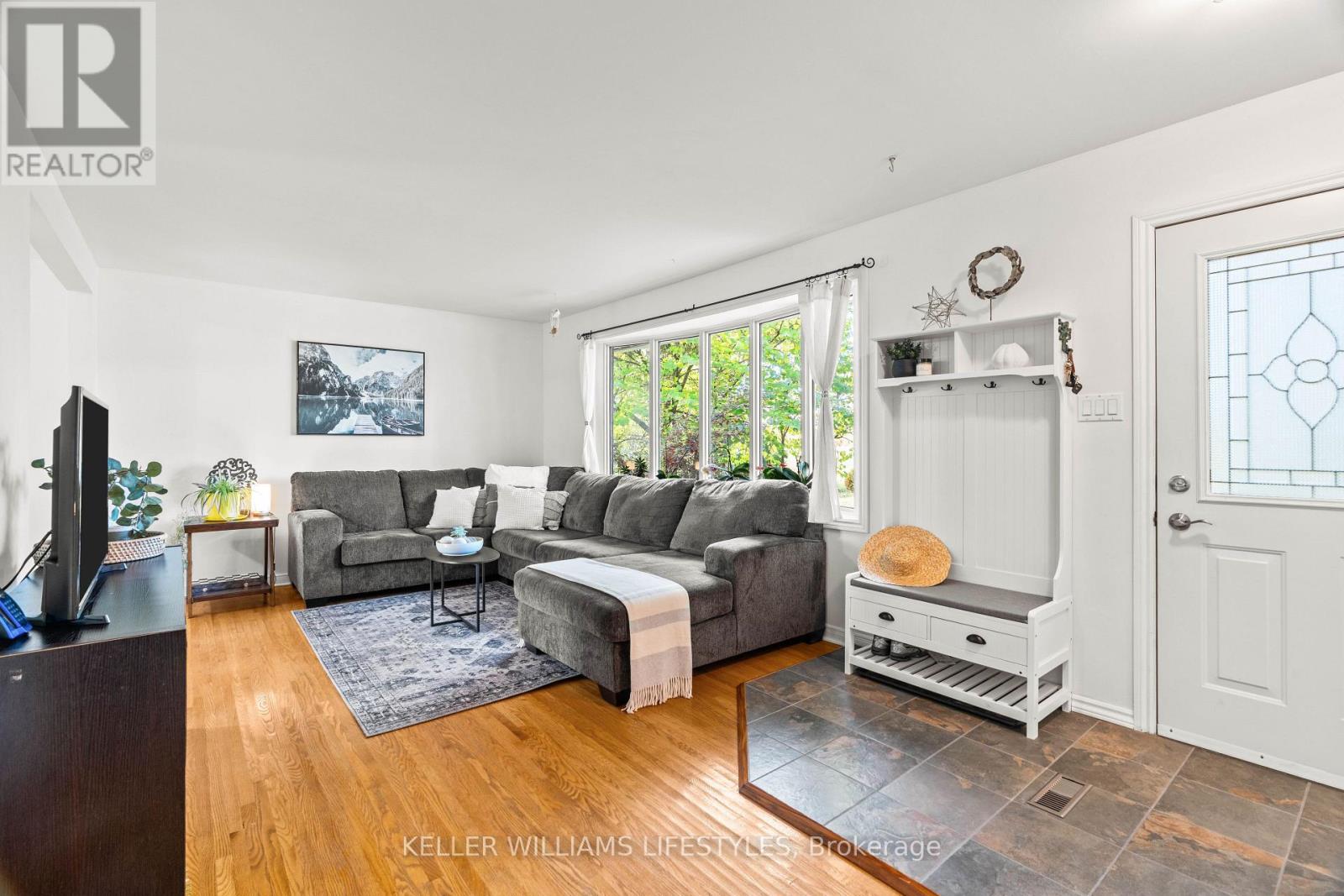 8749 Longwoods Road, Strathroy-Caradoc, Ontario  N0L 1W0 - Photo 7 - X12543644