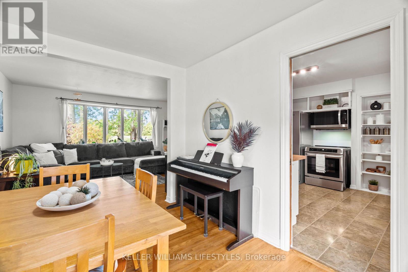 8749 Longwoods Road, Strathroy-Caradoc, Ontario  N0L 1W0 - Photo 9 - X12543644