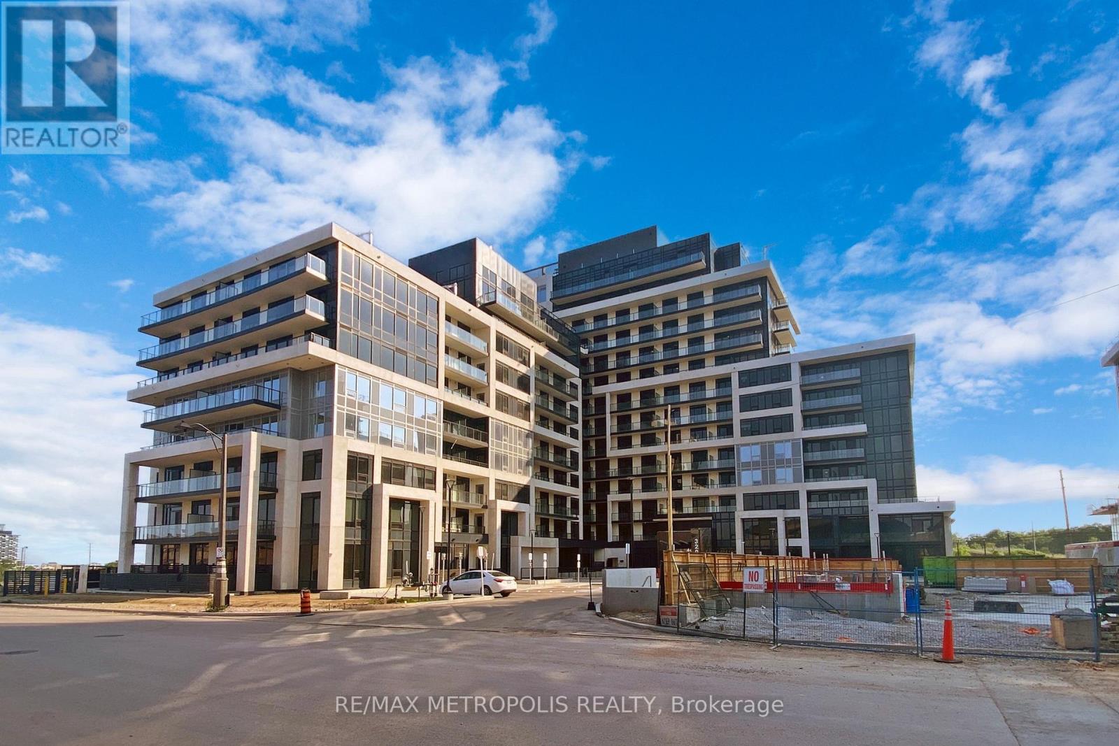 304 - 3200 WILLIAM COLTSON AVENUE, Oakville, Ontario