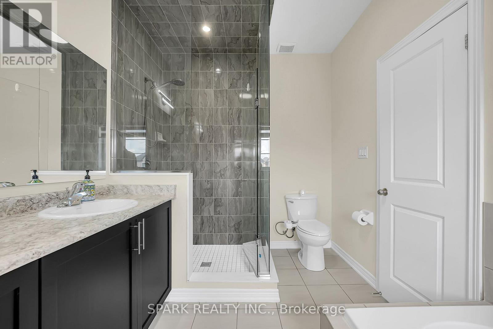 5 Boathouse Road, Brampton, Ontario L7A 5B4 - Photo 22 - W12543546