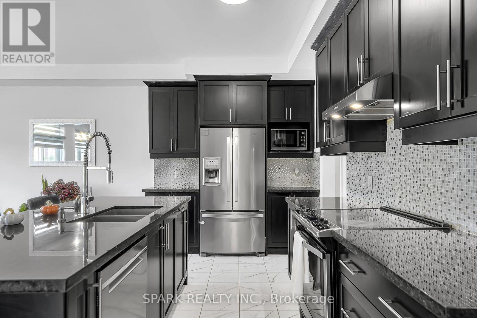 5 Boathouse Road, Brampton, Ontario L7A 5B4 - Photo 7 - W12543546