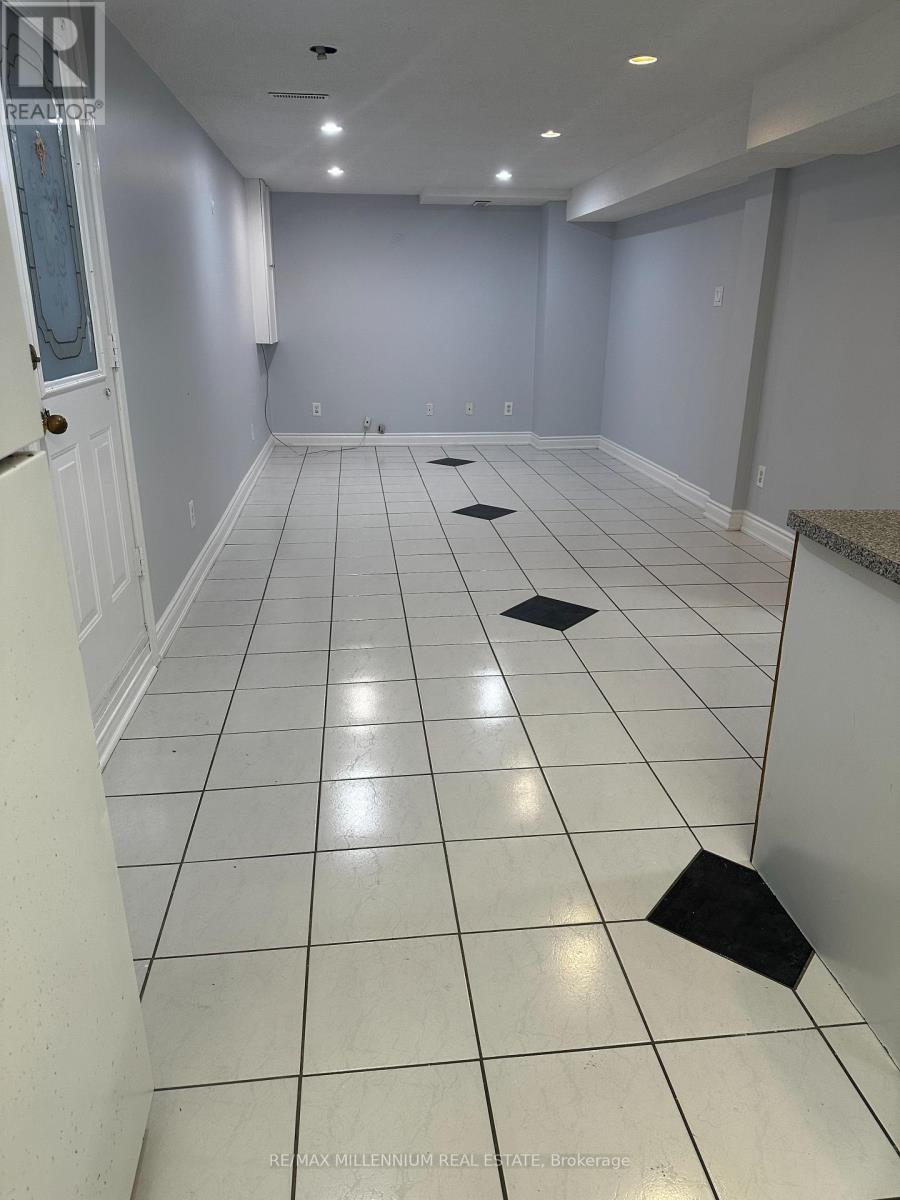 Bsmt - 1433 Daniel Creek Road, Mississauga, Ontario  L5V 1T8 - Photo 2 - W12543556