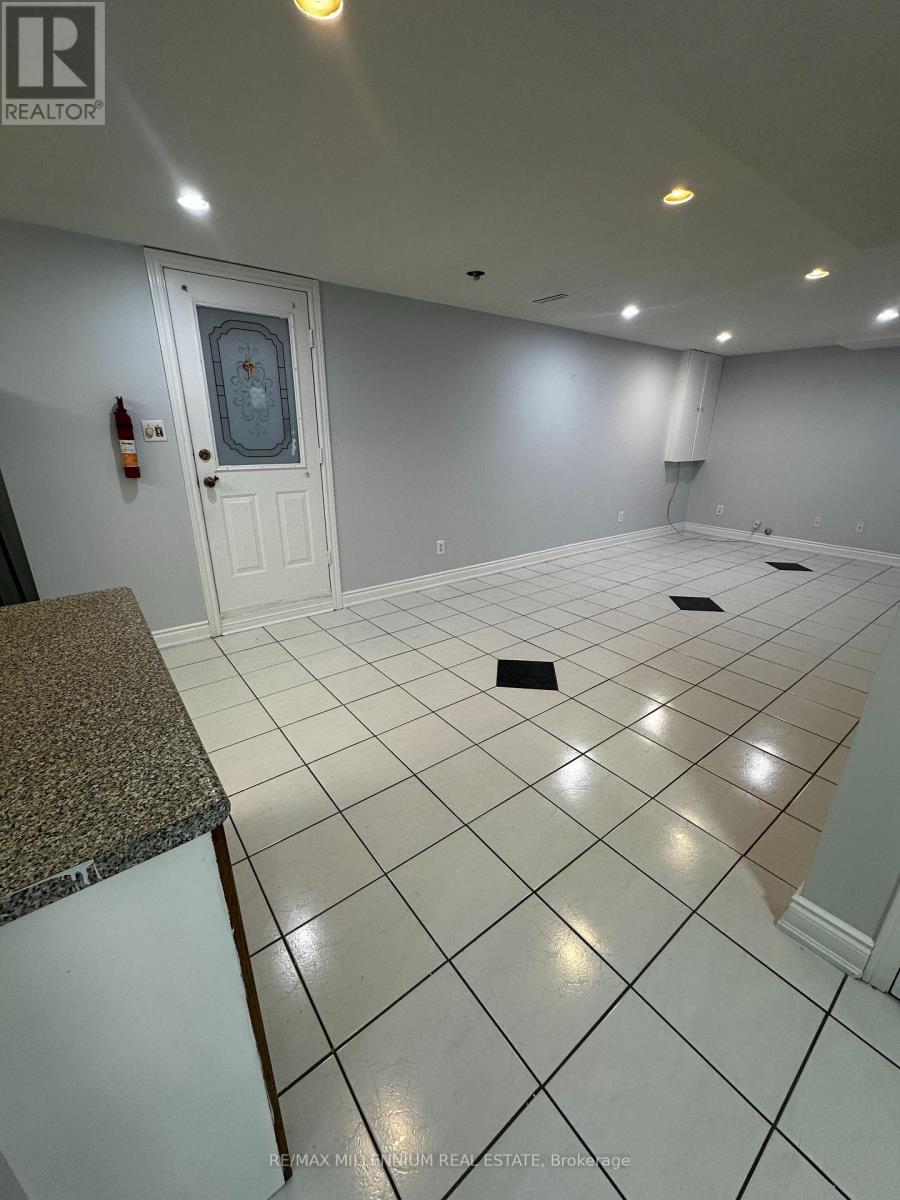 Bsmt - 1433 Daniel Creek Road, Mississauga, Ontario  L5V 1T8 - Photo 4 - W12543556