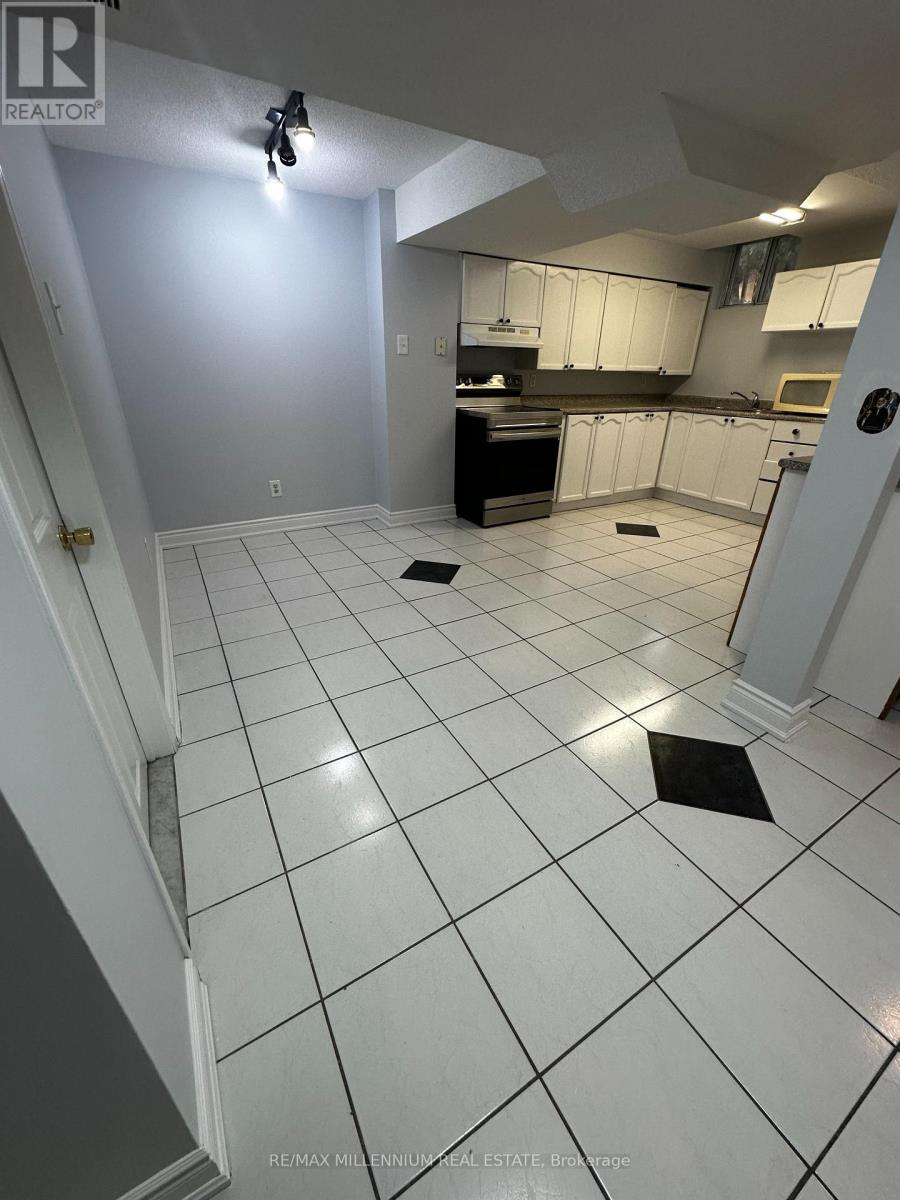 Bsmt - 1433 Daniel Creek Road, Mississauga, Ontario  L5V 1T8 - Photo 5 - W12543556