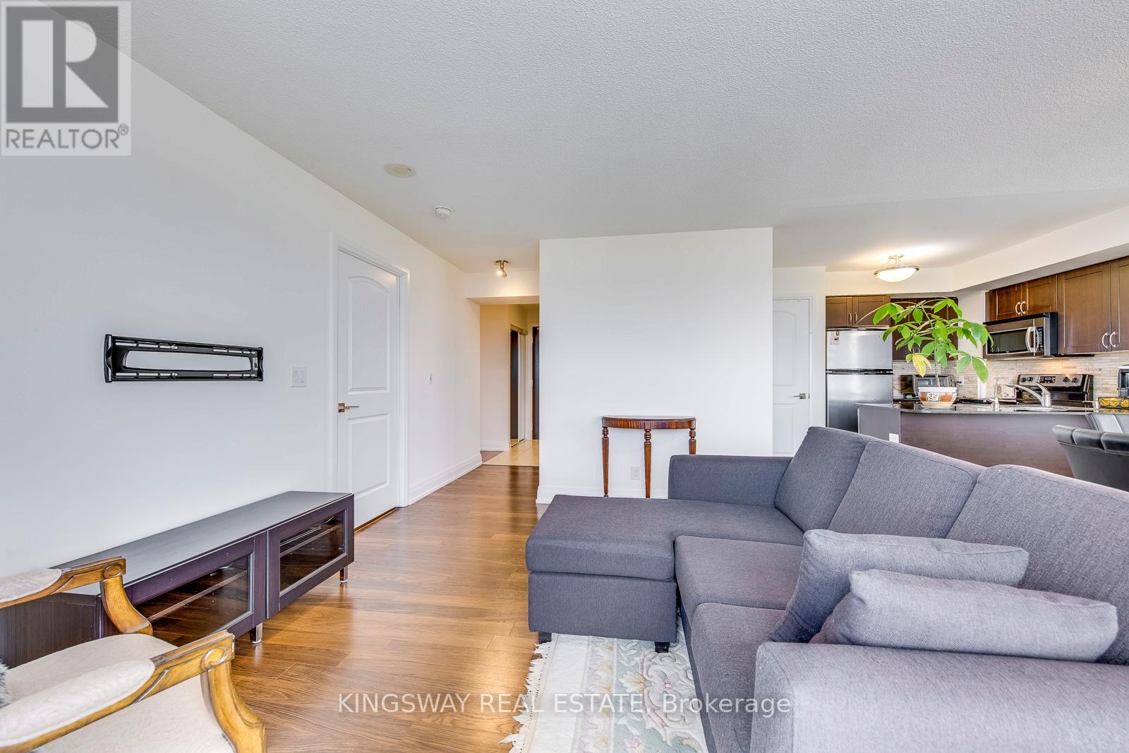 905 - 1060 Sheppard Avenue W, Toronto, Ontario  M3J 0G7 - Photo 10 - W12543564
