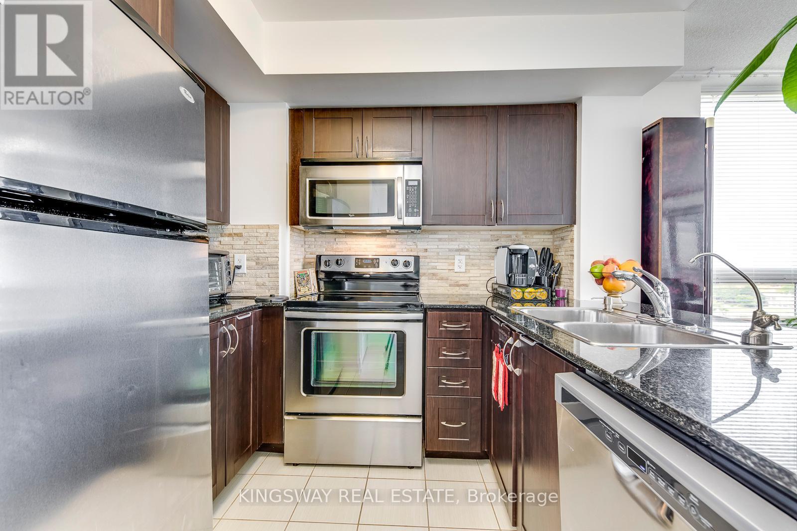 905 - 1060 Sheppard Avenue W, Toronto, Ontario  M3J 0G7 - Photo 16 - W12543564