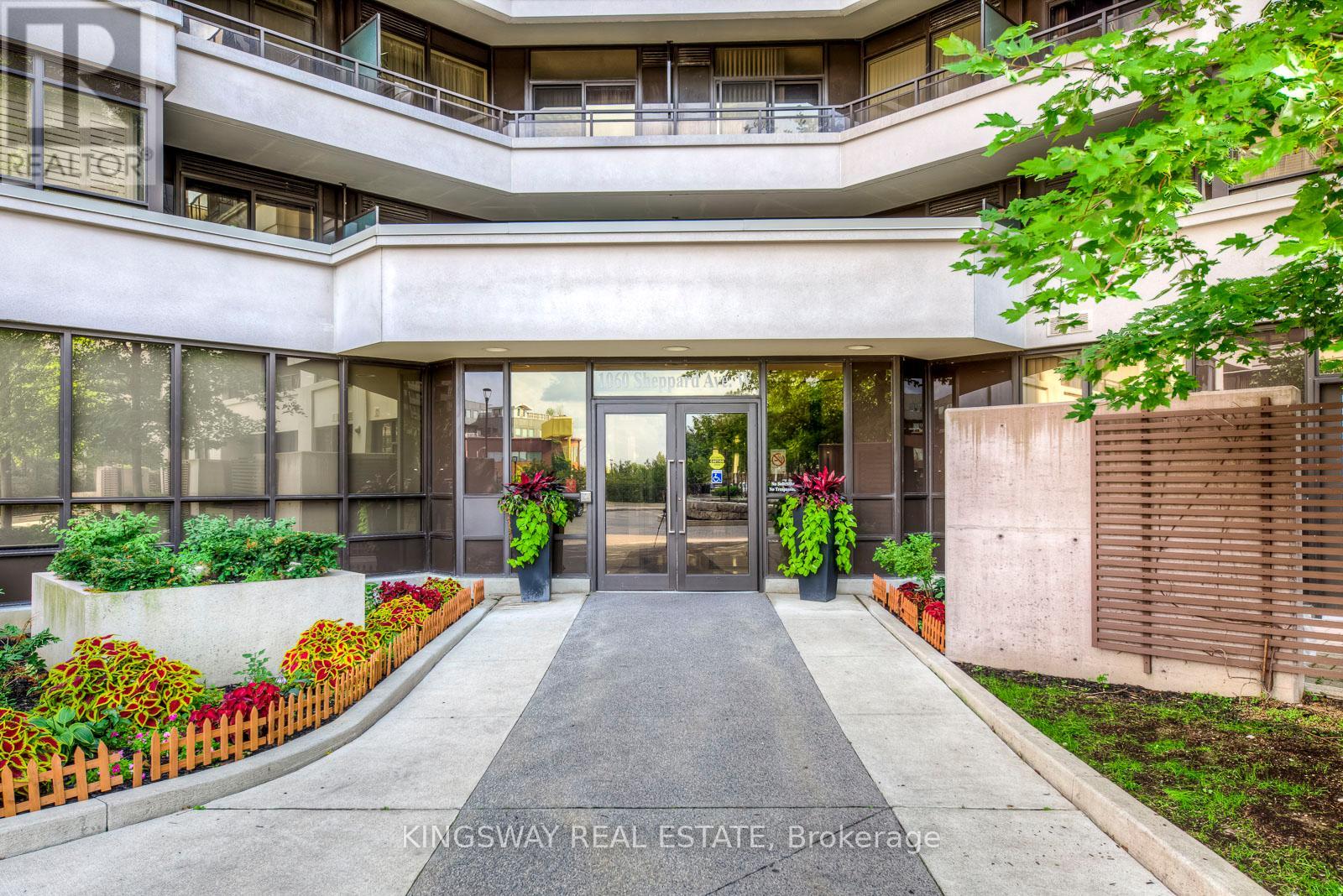 905 - 1060 Sheppard Avenue W, Toronto, Ontario  M3J 0G7 - Photo 2 - W12543564