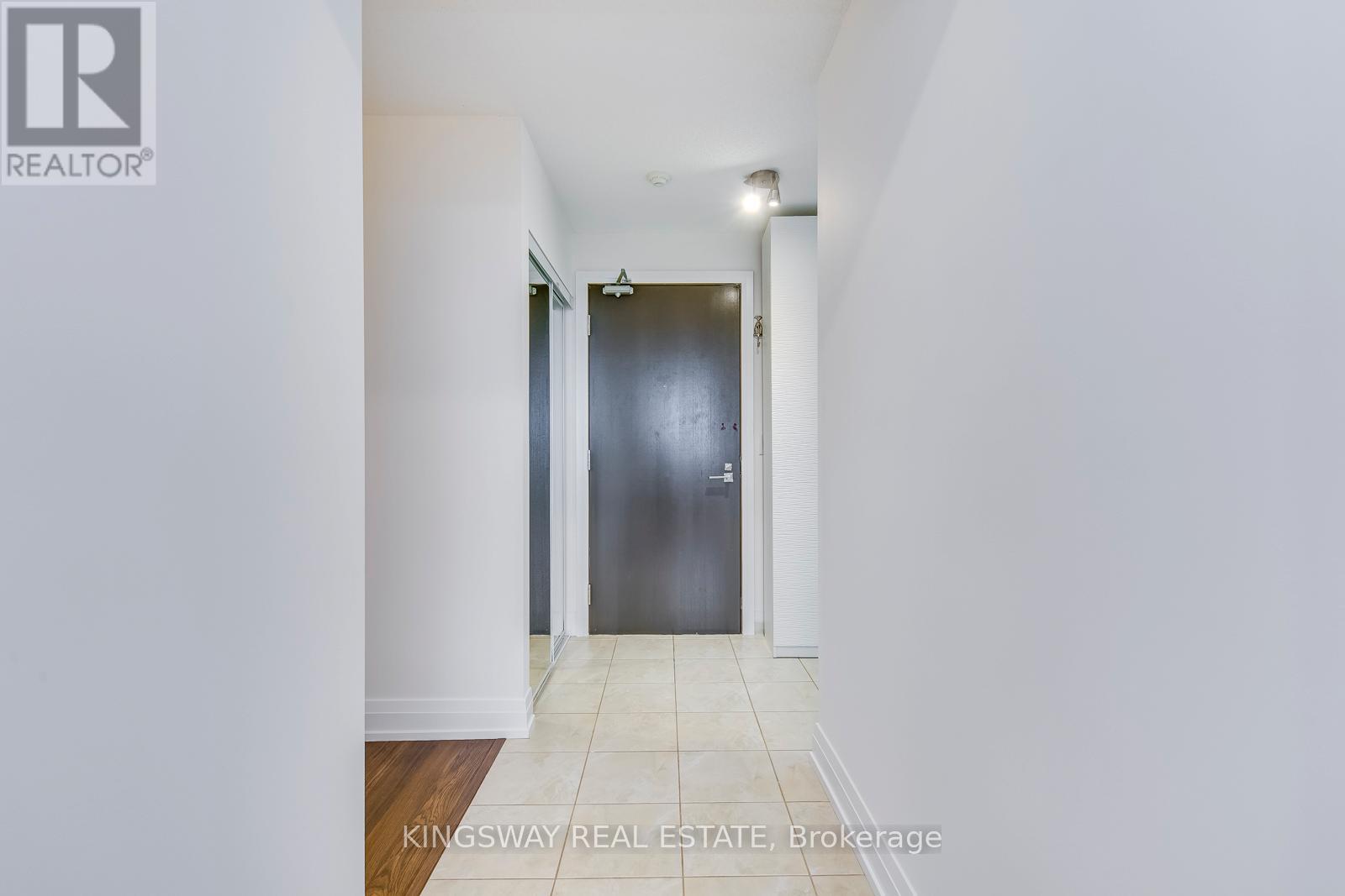905 - 1060 Sheppard Avenue W, Toronto, Ontario  M3J 0G7 - Photo 4 - W12543564