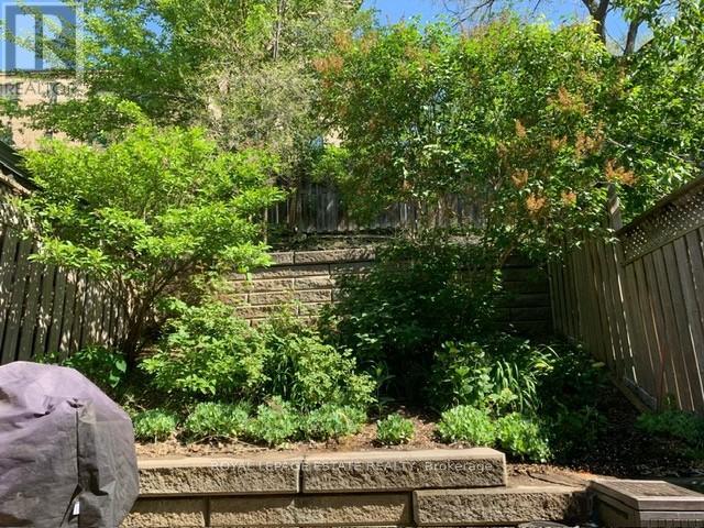 40 Bell Manor Drive, Toronto, Ontario  M8Y 0A4 - Photo 27 - W12543574