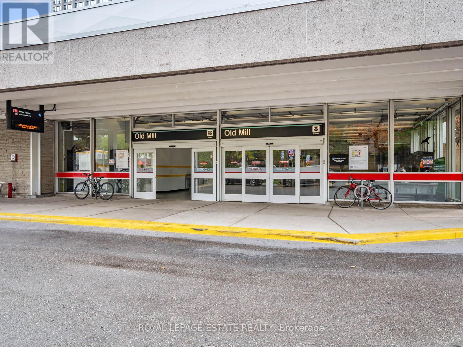 40 Bell Manor Drive, Toronto, Ontario  M8Y 0A4 - Photo 33 - W12543574