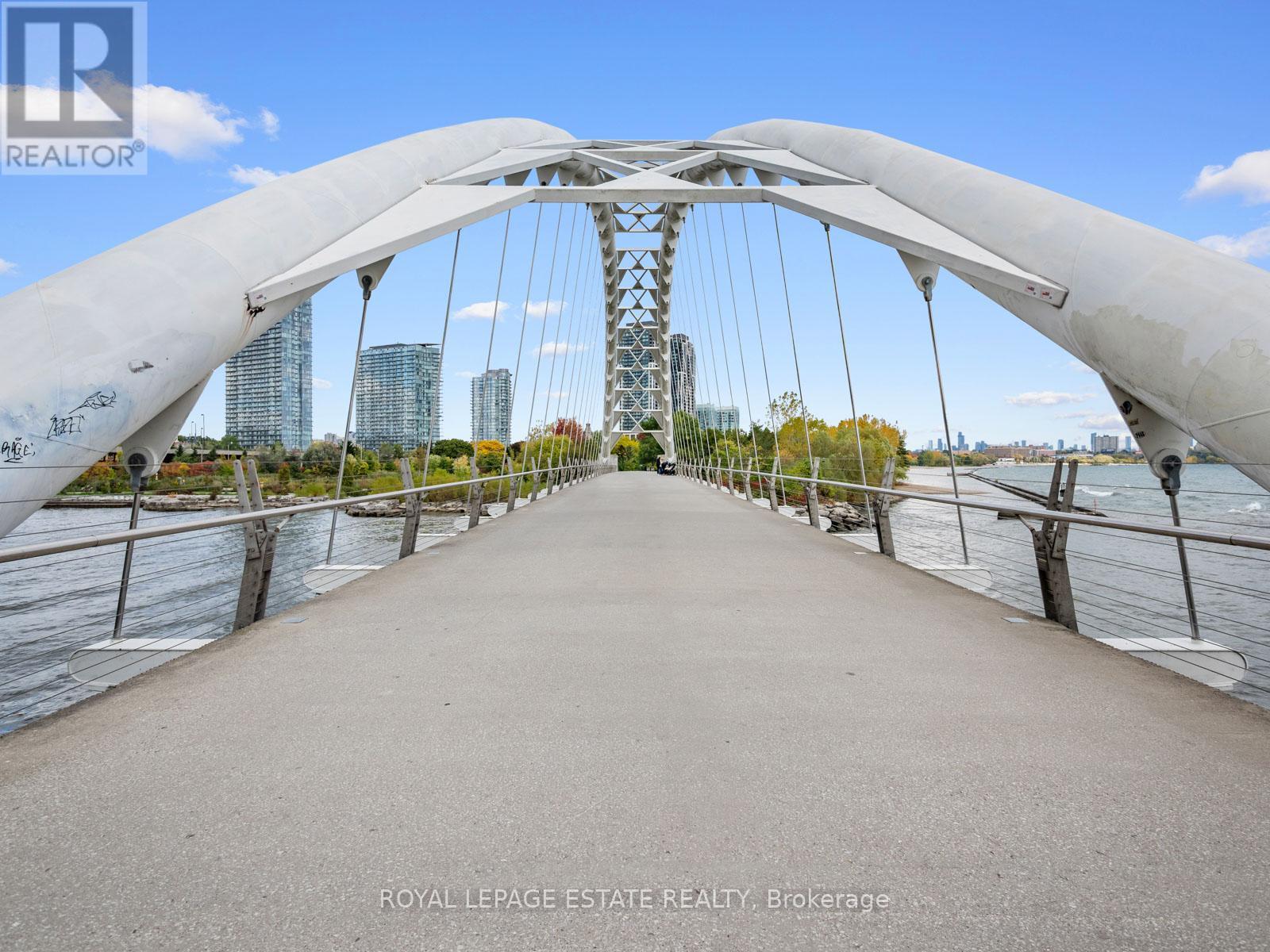 40 Bell Manor Drive, Toronto, Ontario  M8Y 0A4 - Photo 35 - W12543574