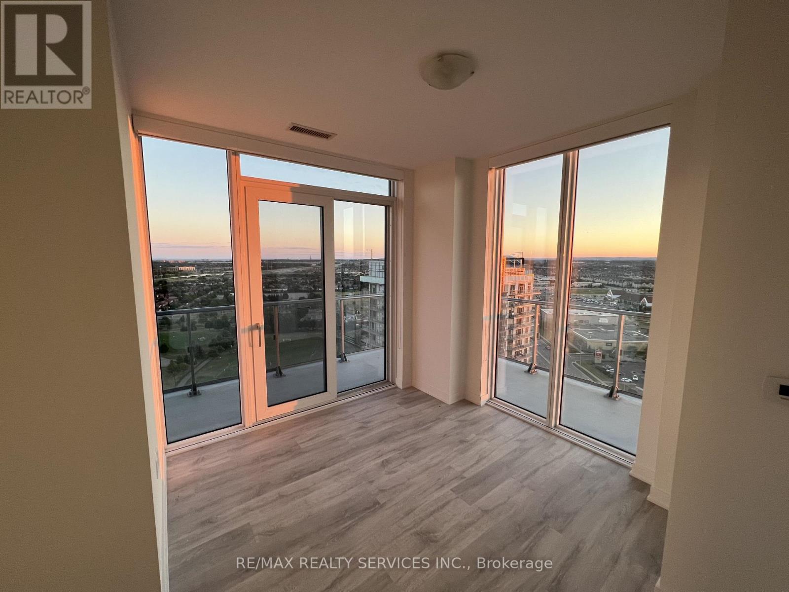 2209b - 4655 Metcalfe Avenue N, Mississauga, Ontario  L5M 0Z7 - Photo 11 - W12543588