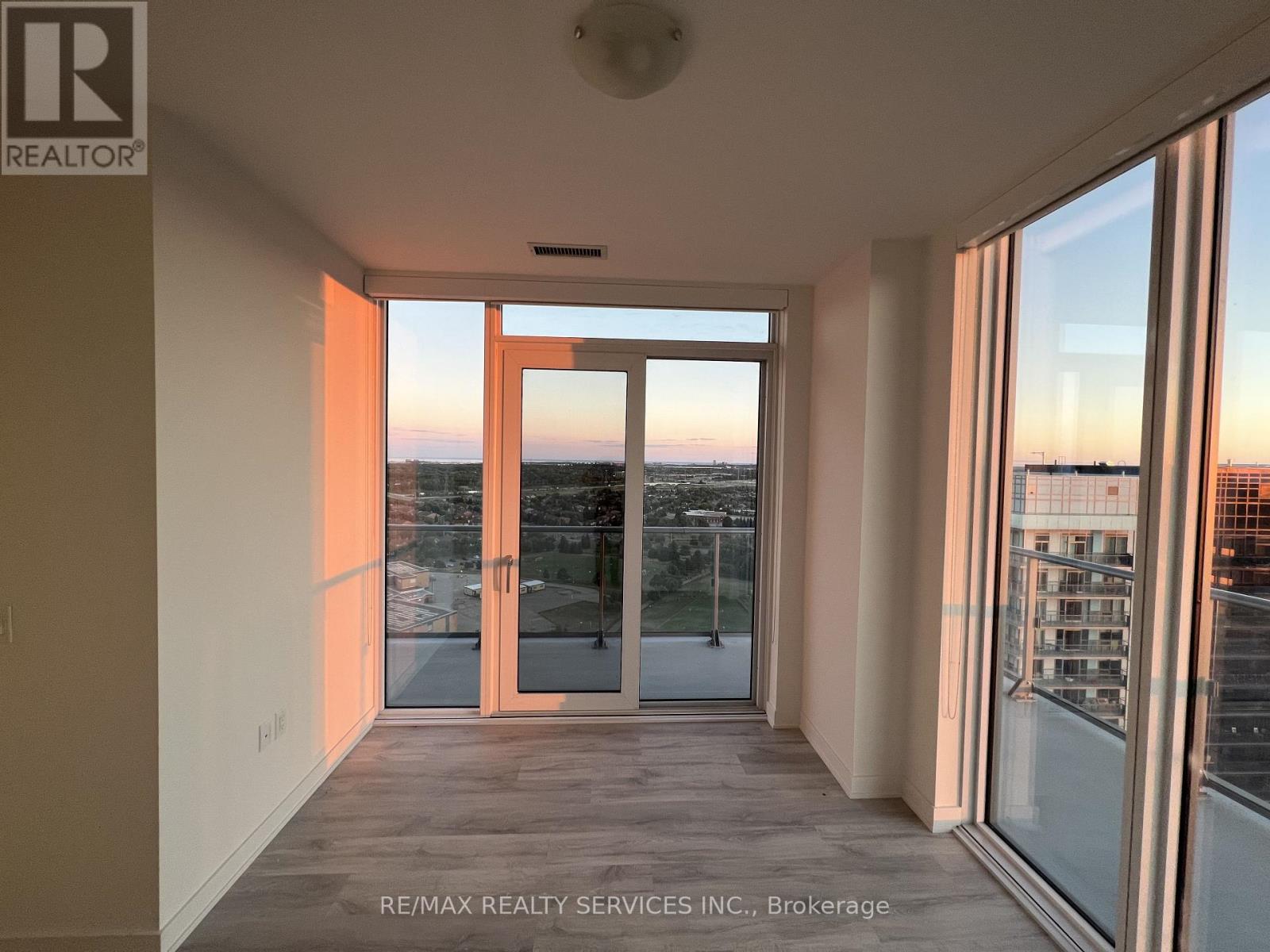 2209b - 4655 Metcalfe Avenue N, Mississauga, Ontario  L5M 0Z7 - Photo 12 - W12543588