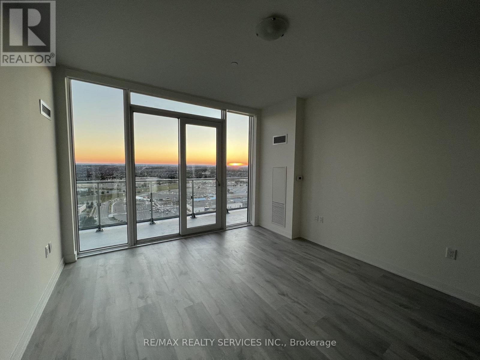 2209b - 4655 Metcalfe Avenue N, Mississauga, Ontario  L5M 0Z7 - Photo 6 - W12543588