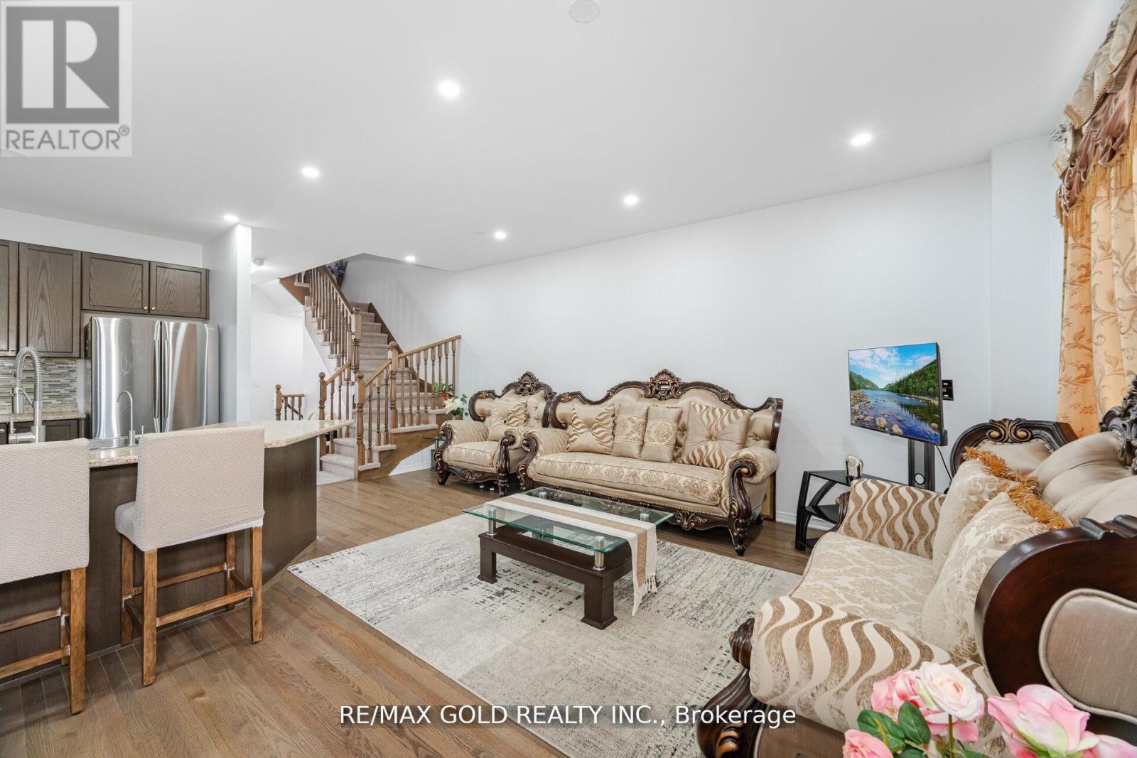 62 Valley Lane, Caledon, Ontario  L7C 4A7 - Photo 15 - W12543608