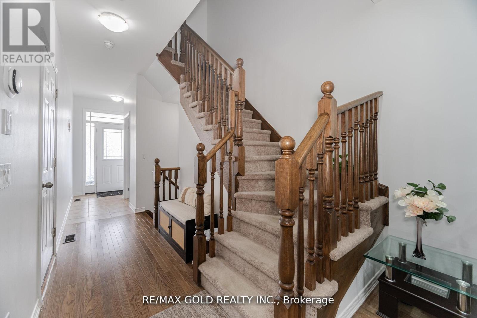 62 Valley Lane, Caledon, Ontario  L7C 4A7 - Photo 17 - W12543608