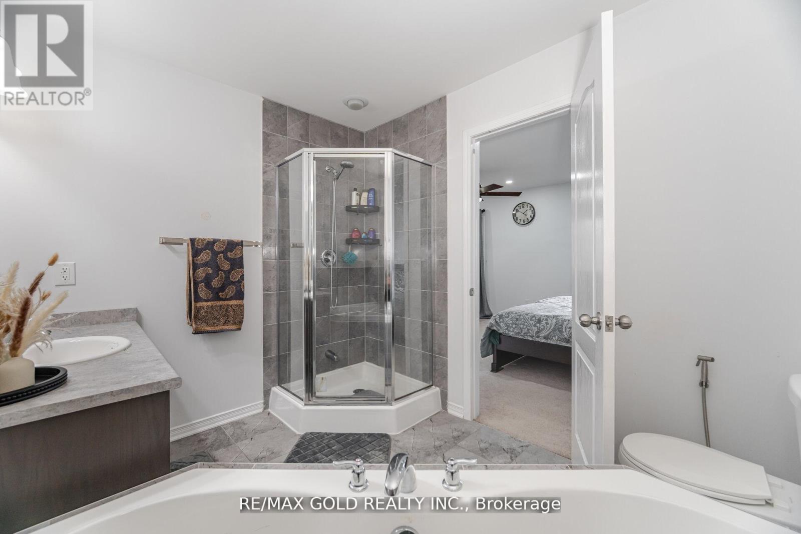 62 Valley Lane, Caledon, Ontario  L7C 4A7 - Photo 22 - W12543608