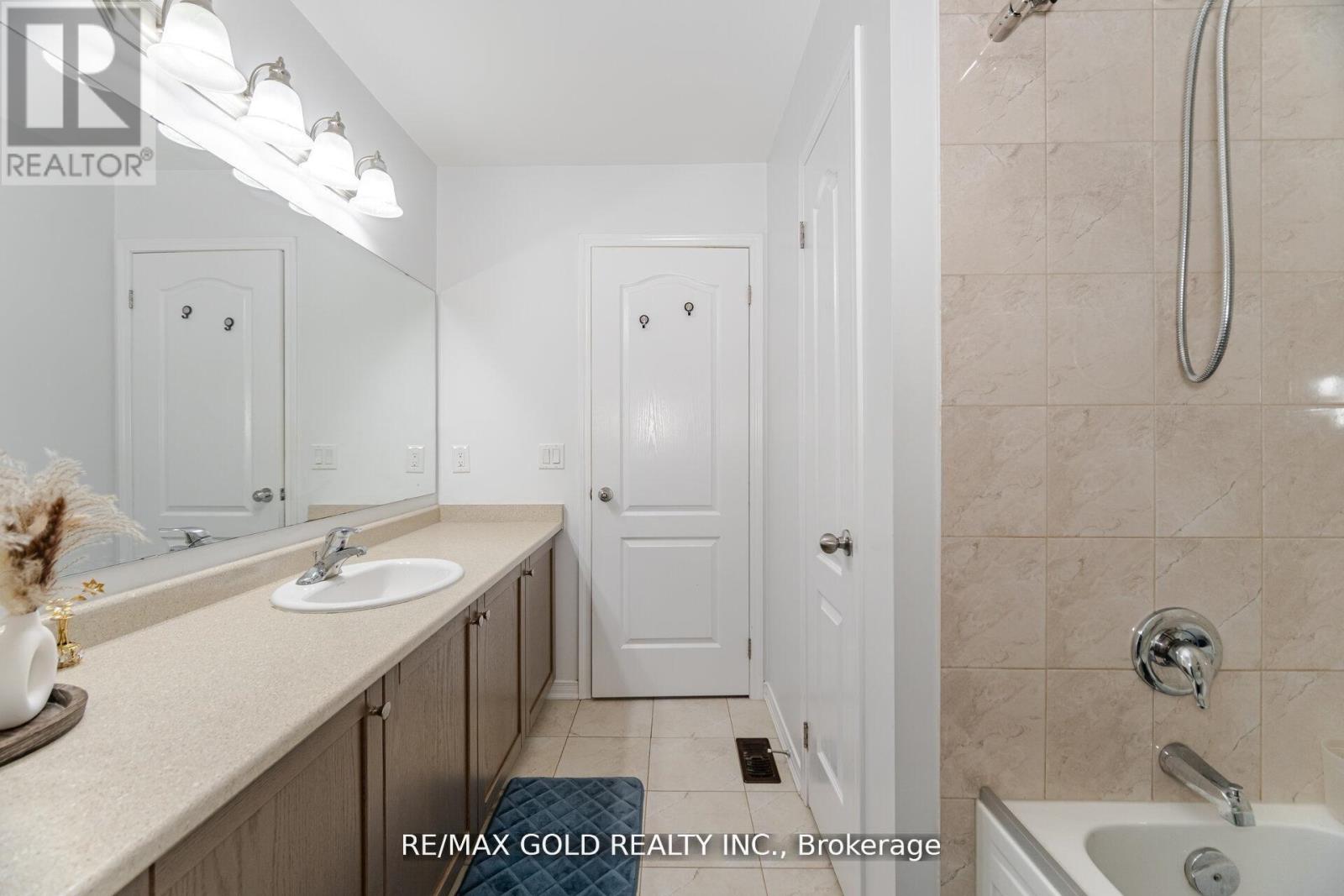 62 Valley Lane, Caledon, Ontario  L7C 4A7 - Photo 29 - W12543608