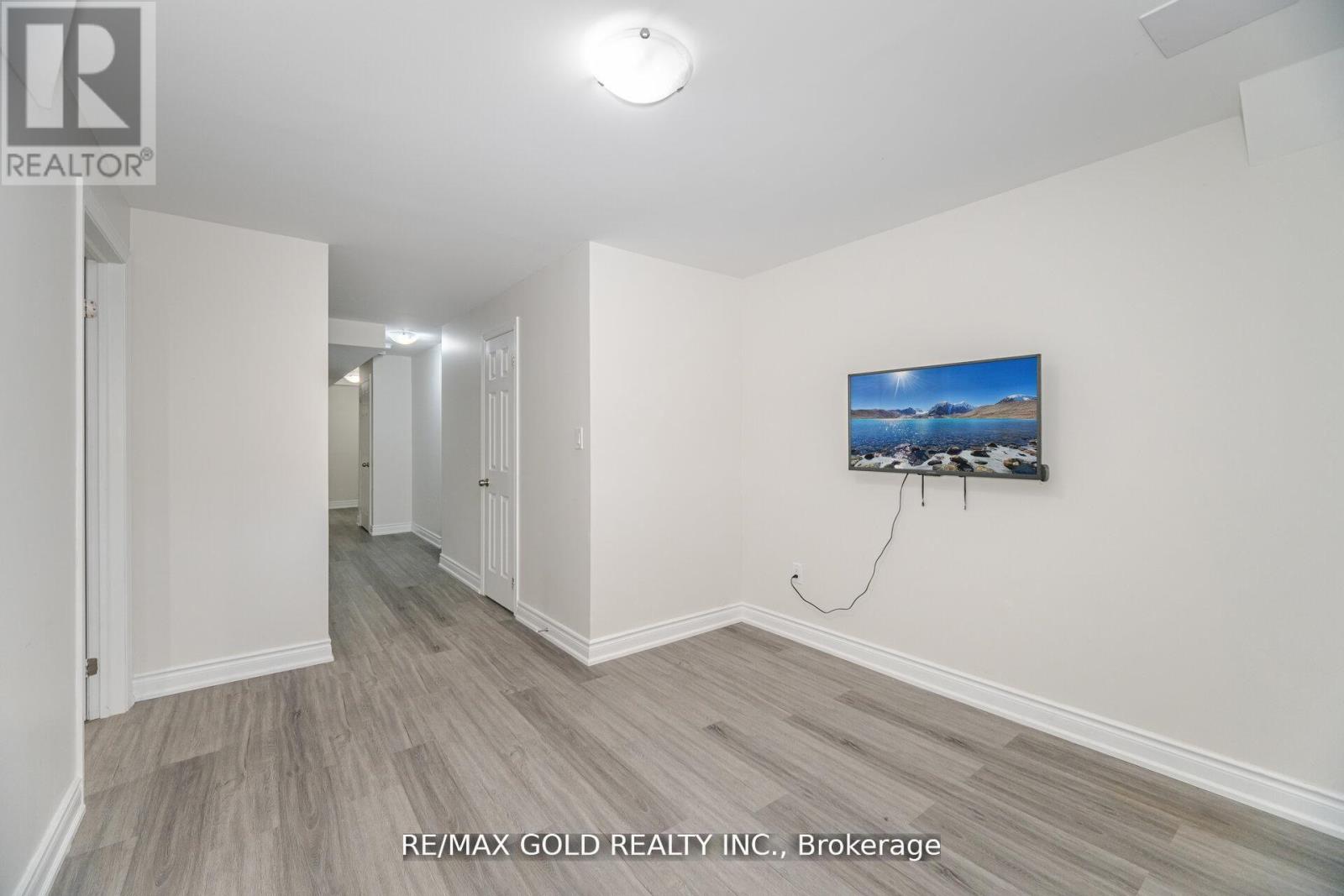 62 Valley Lane, Caledon, Ontario  L7C 4A7 - Photo 33 - W12543608