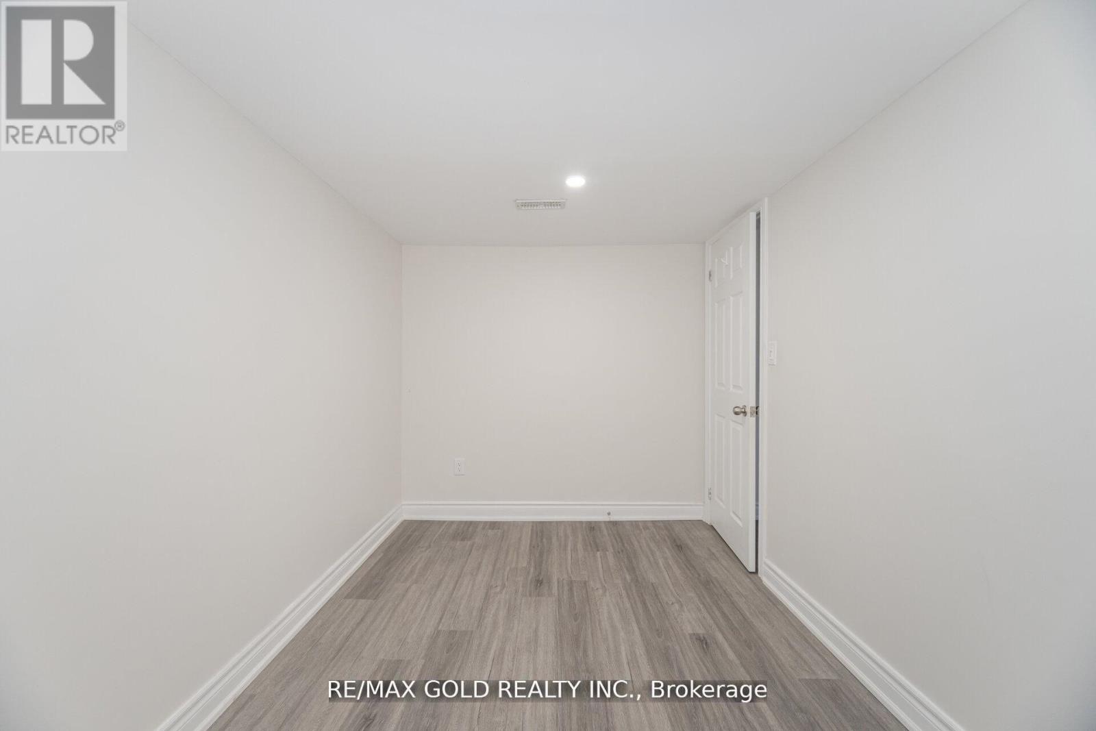 62 Valley Lane, Caledon, Ontario  L7C 4A7 - Photo 35 - W12543608