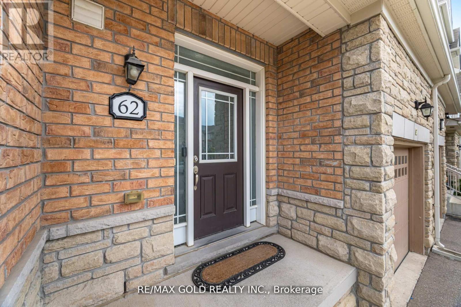 62 Valley Lane, Caledon, Ontario  L7C 4A7 - Photo 4 - W12543608