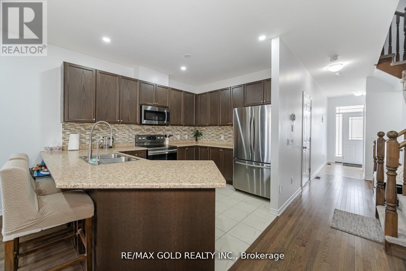 62 Valley Lane, Caledon, Ontario  L7C 4A7 - Photo 8 - W12543608