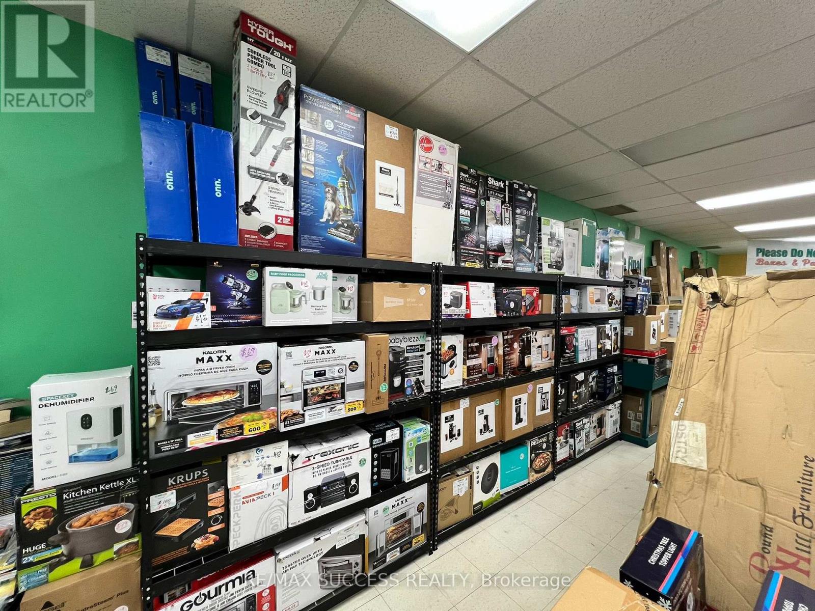 9 - 120 Welland Avenue, St. Catharines, Ontario  L2R 2N4 - Photo 10 - X12543610