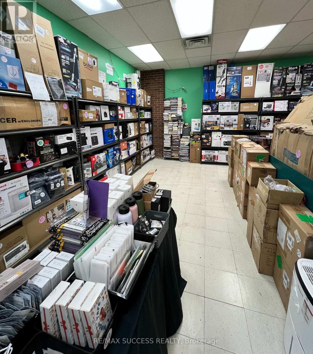 9 - 120 Welland Avenue, St. Catharines, Ontario  L2R 2N4 - Photo 6 - X12543610