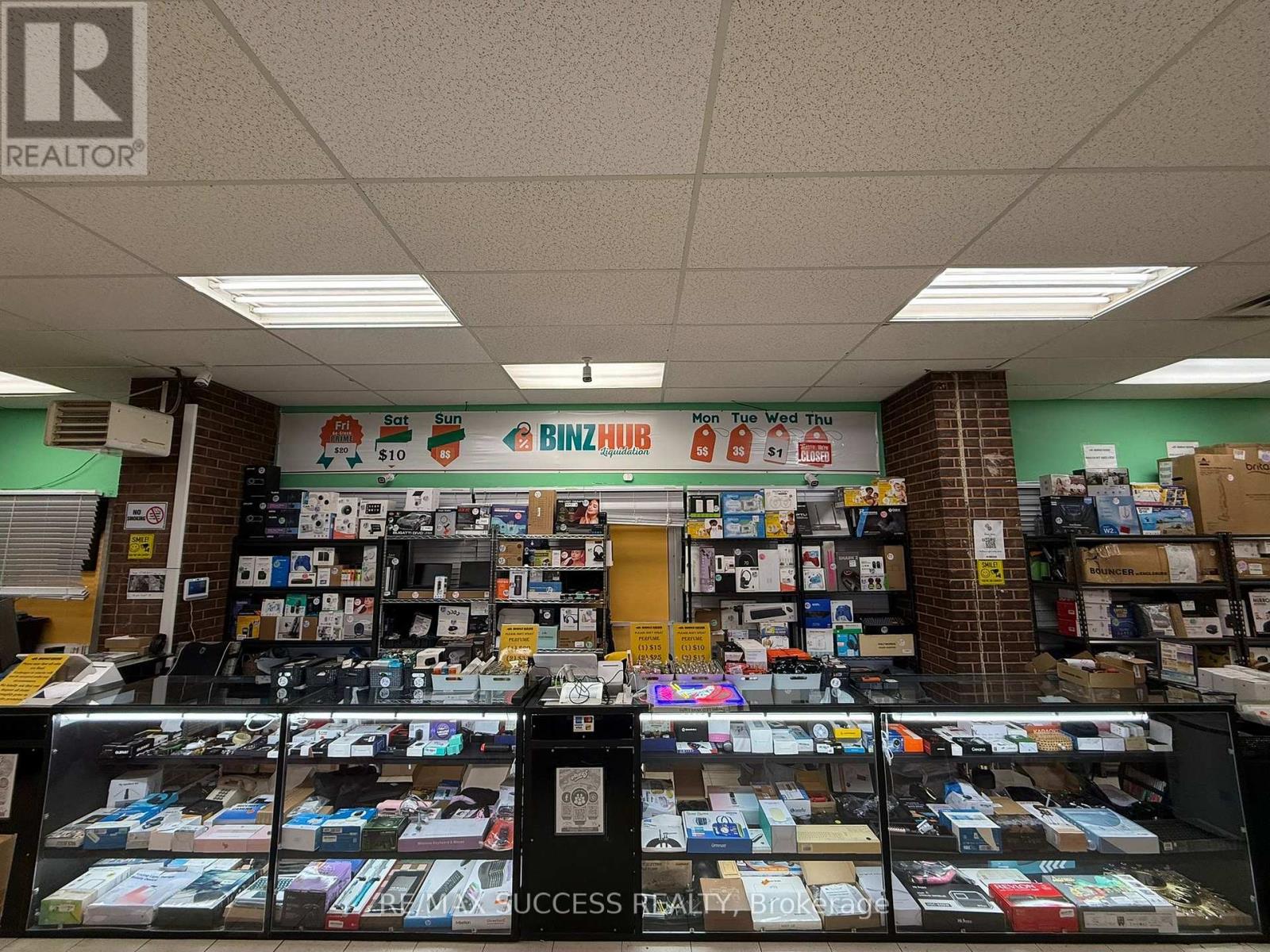 9 - 120 Welland Avenue, St. Catharines, Ontario  L2R 2N4 - Photo 7 - X12543610