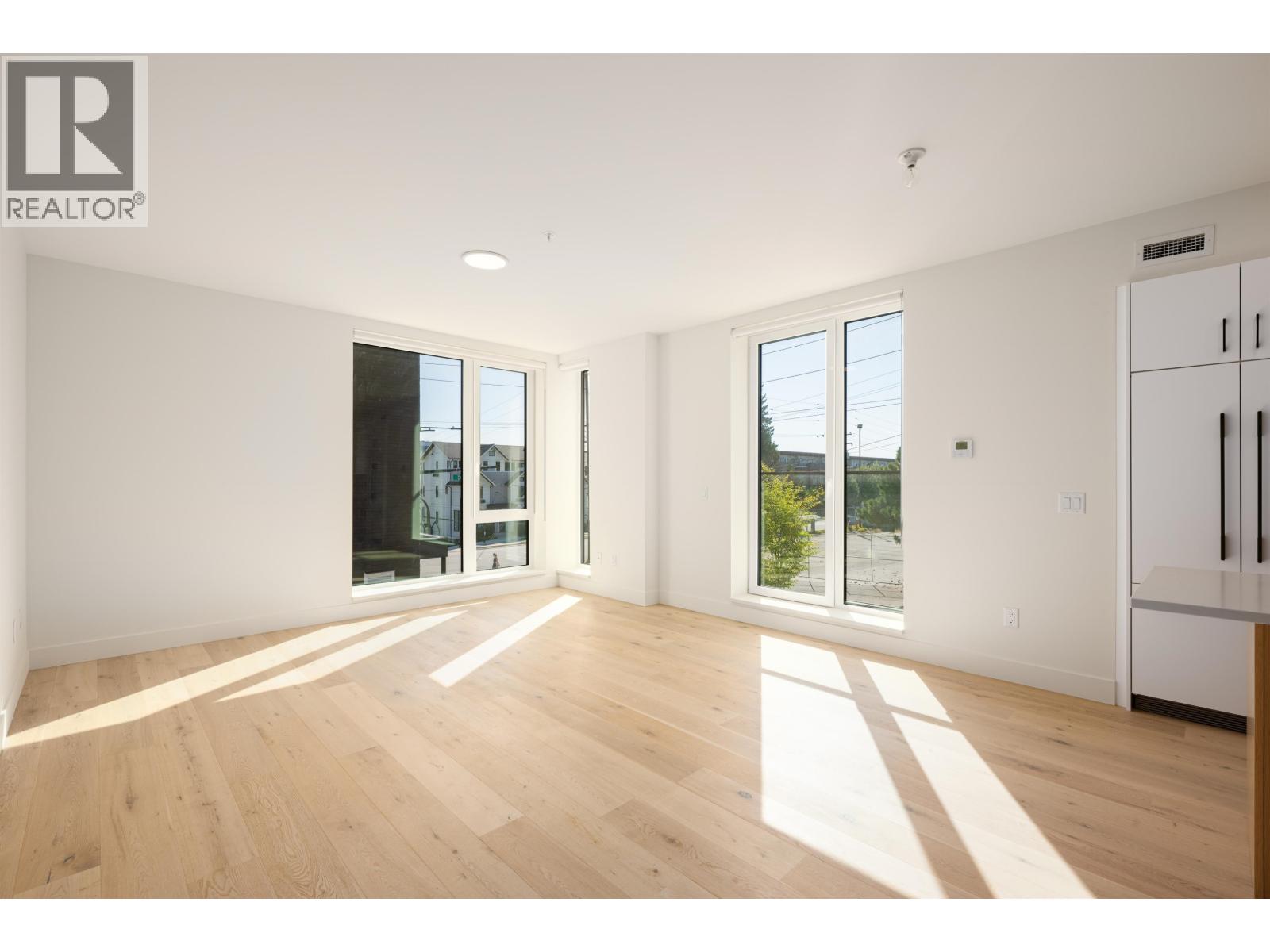 Th6 610 E 3rd Street, North Vancouver, British Columbia V7L 1G7 - Photo 2 - R3067400