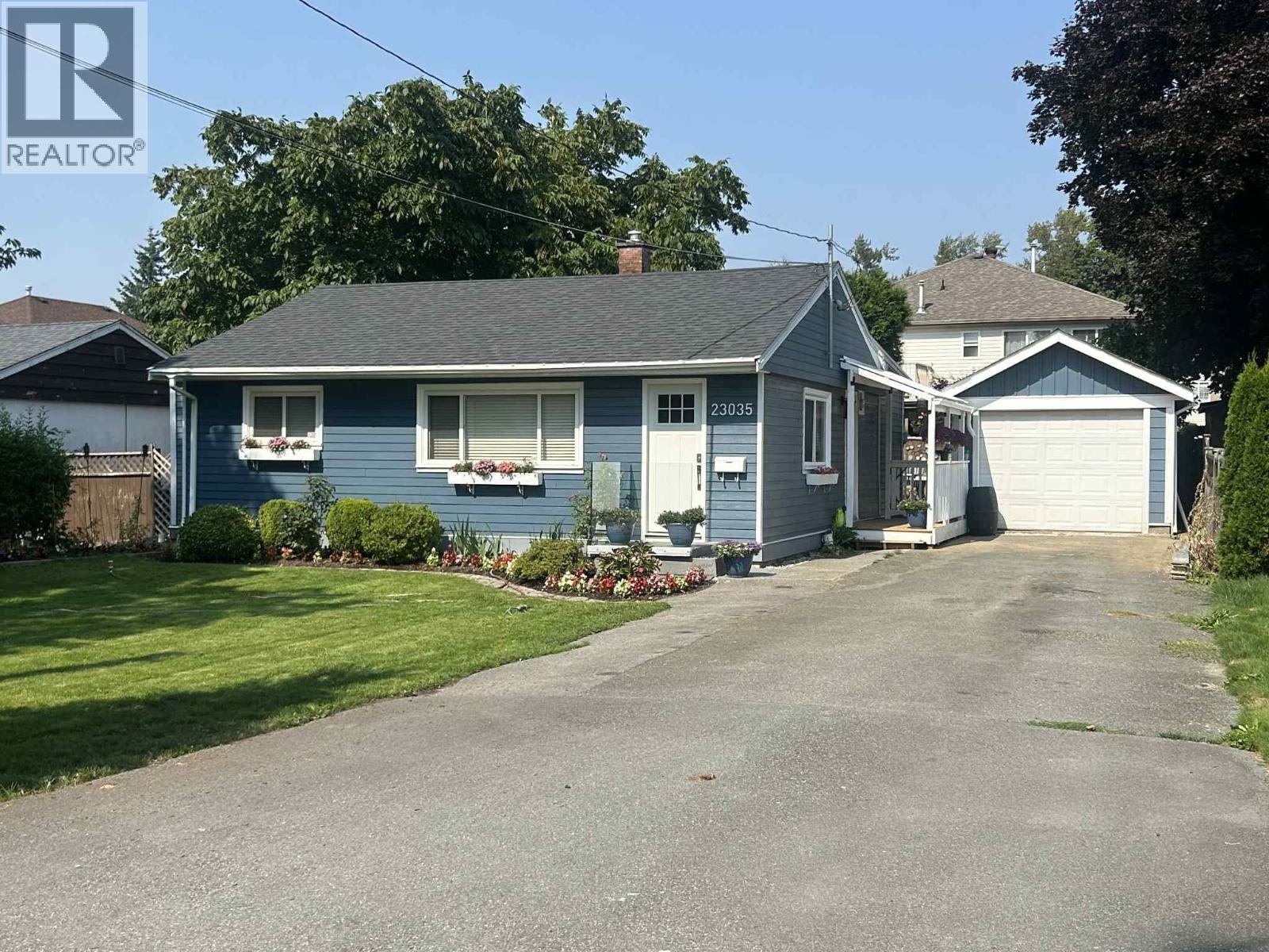 23035 117 Avenue, Maple Ridge, British Columbia  V2X 2K3 - Photo 2 - R3047381