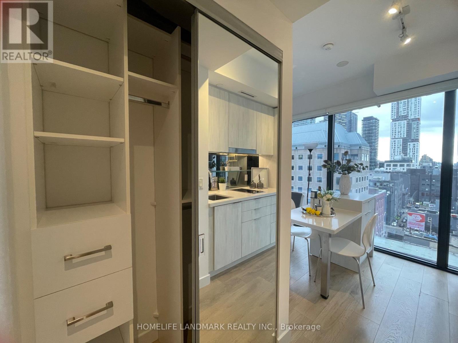 1001 - 215 Queen Street W, Toronto, Ontario M5V 0P5 - Photo 5 - C12543642