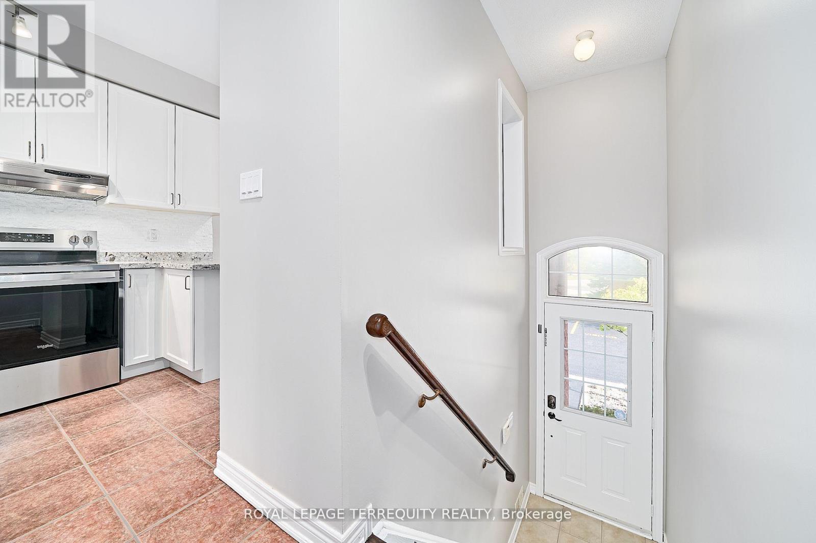 5 - 301 Strouds Lane, Pickering, Ontario L1V 7J1 - Photo 4 - E12543628