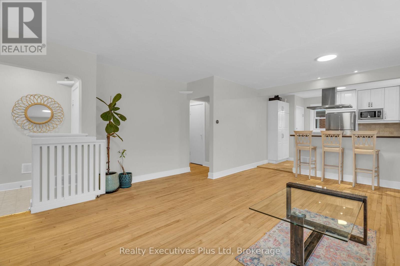 20 Summit Crescent, Guelph, Ontario N1H 1S3 - Photo 10 - X12543660