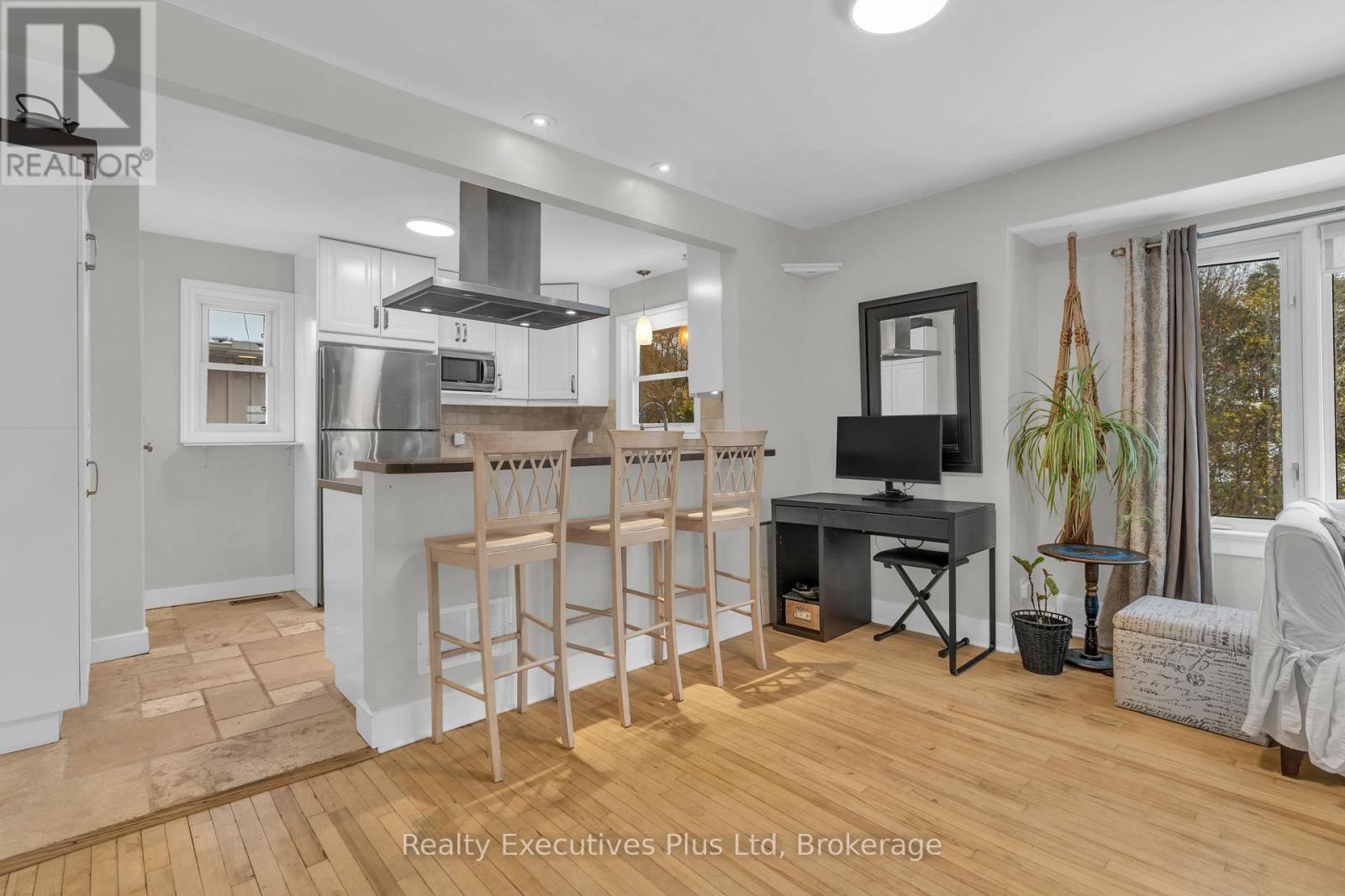 20 Summit Crescent, Guelph, Ontario N1H 1S3 - Photo 13 - X12543660