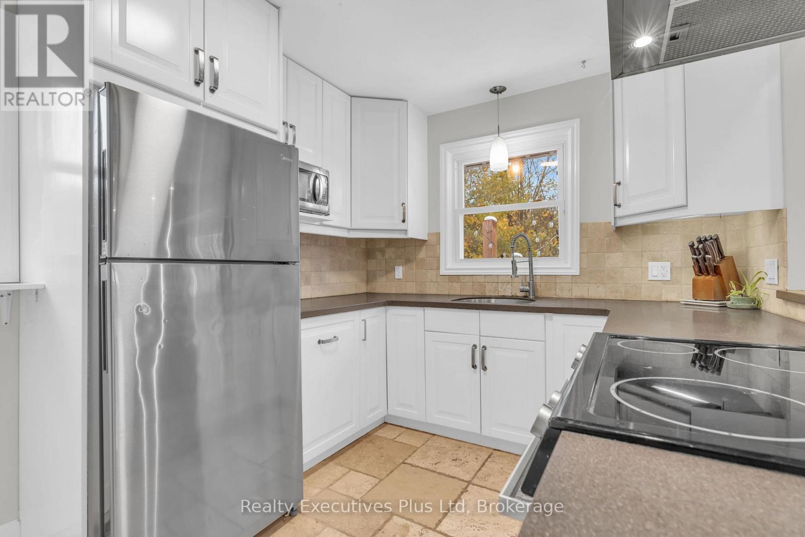 20 Summit Crescent, Guelph, Ontario N1H 1S3 - Photo 16 - X12543660